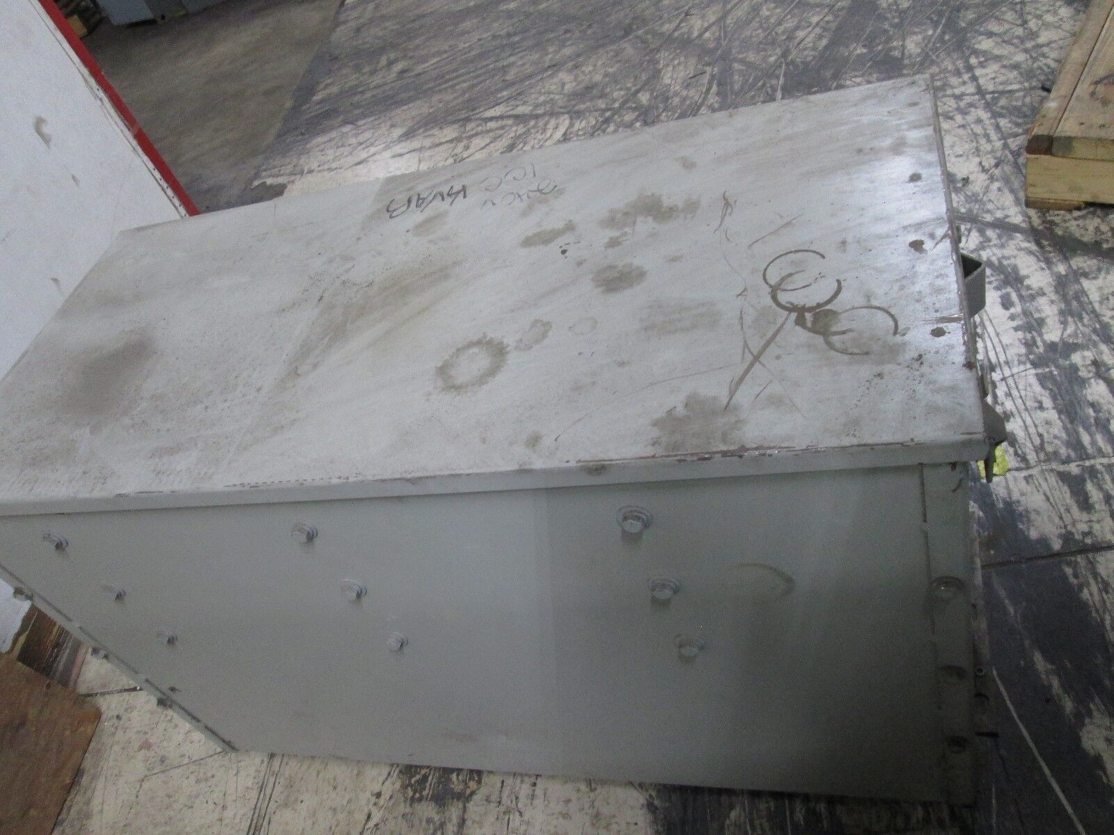 GE Capacitor 37F656G10 100 KVAR 240V 60Hz 3Ph Used