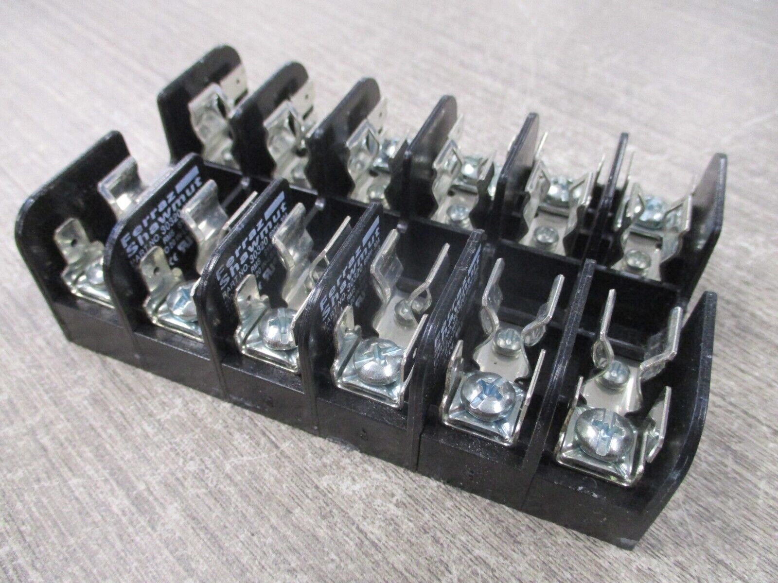Ferraz Shawmut Fuseblock 30320 30A 600V 6P Used