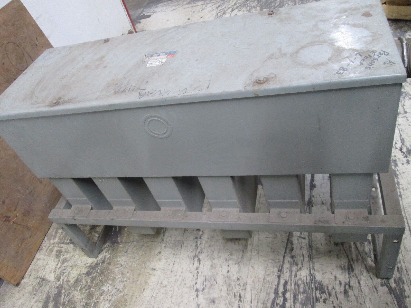 Cornell Dubilier Capacitor ICS6135D33 135 KVAR 240V 60Hz 3Ph Used