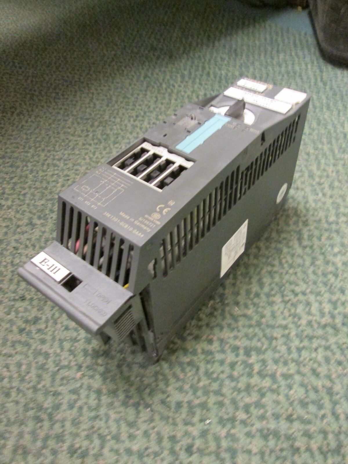Siemens Sirius Starter 3RK130-0CB10-0AA4 2.4-16A DS1E-XHF broken tabs at the top