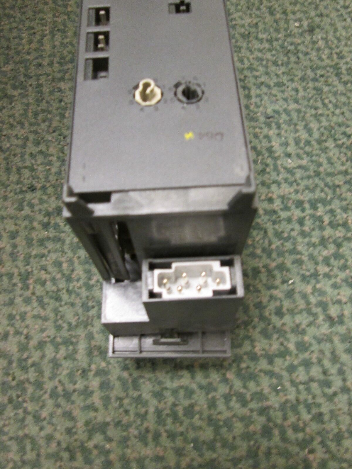 Siemens Sirius Starter 3RK130-0CB10-0AA4 2.4-16A DS1E-XHF broken tabs at the top
