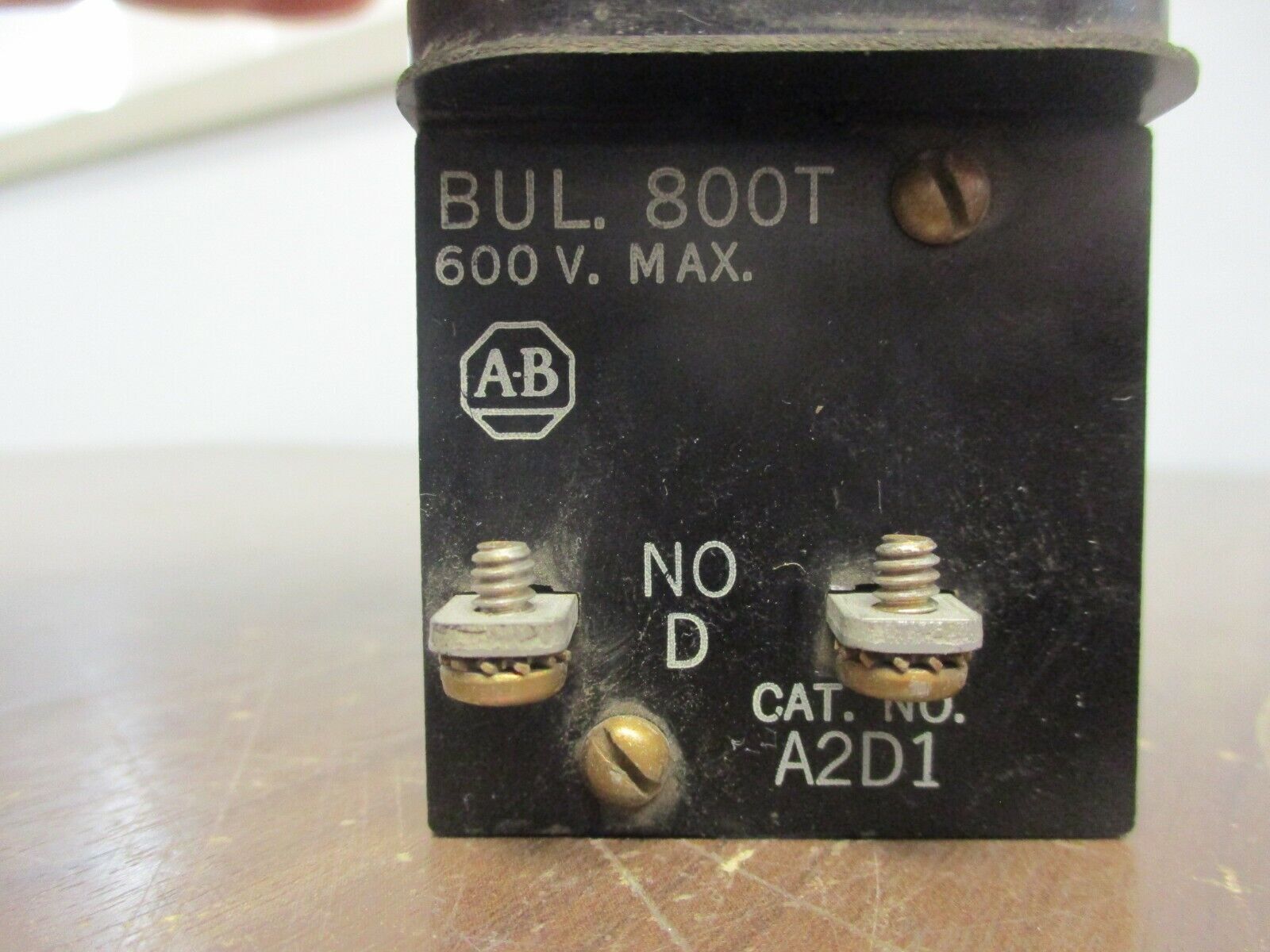 Allen-Bradley Flush Head Push Button 800T-A2D1 Black Used