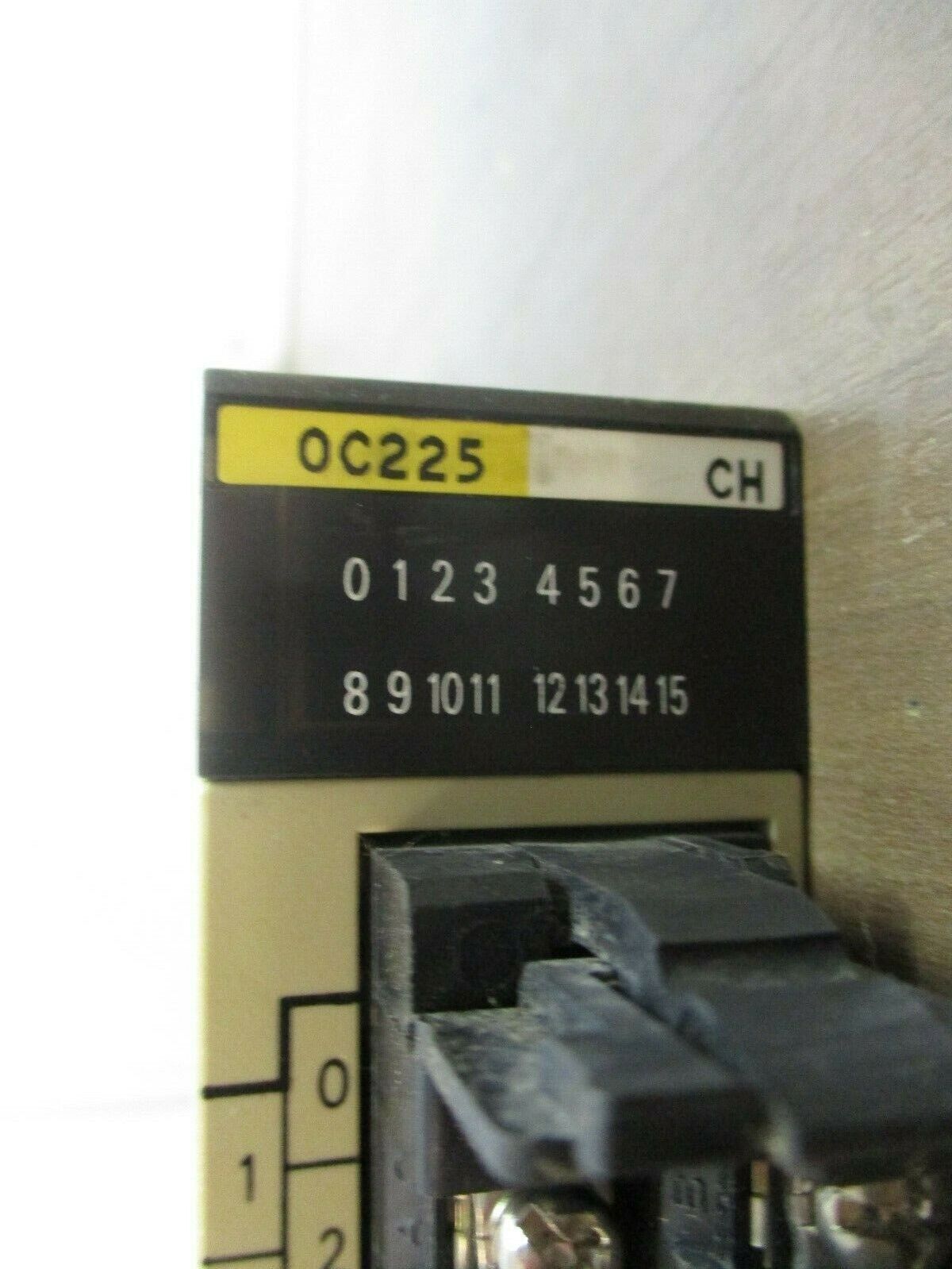 Omron Output Unit C200H-OC225 250VAC 24VDC *Missing Terminal Cover* Used