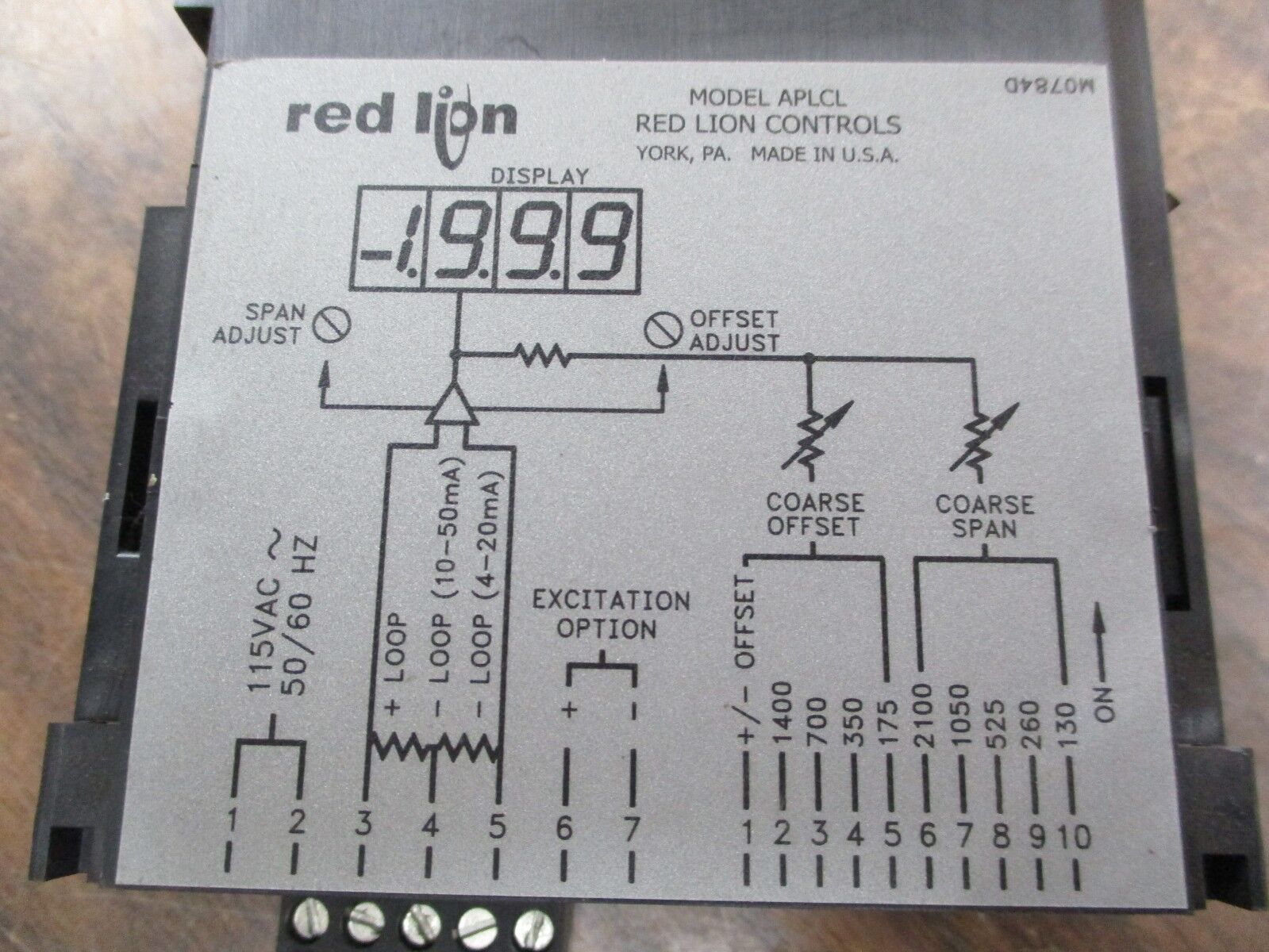 Red Lion Controls Model APLCL Digital Panel Meter APLCL400 115VAC 50/60Hz Used