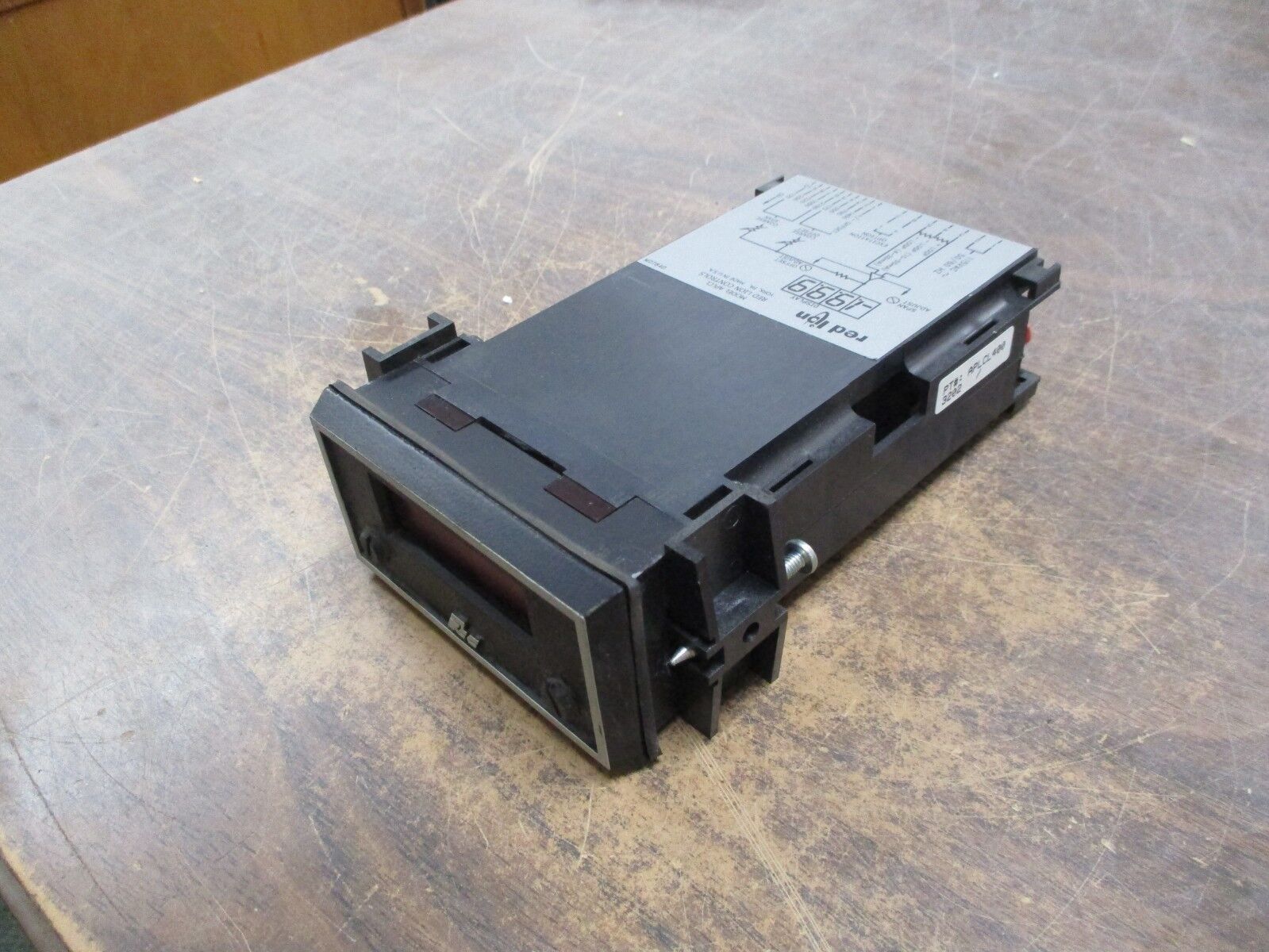 Red Lion Controls Model APLCL Digital Panel Meter APLCL400 115VAC 50/60Hz Used