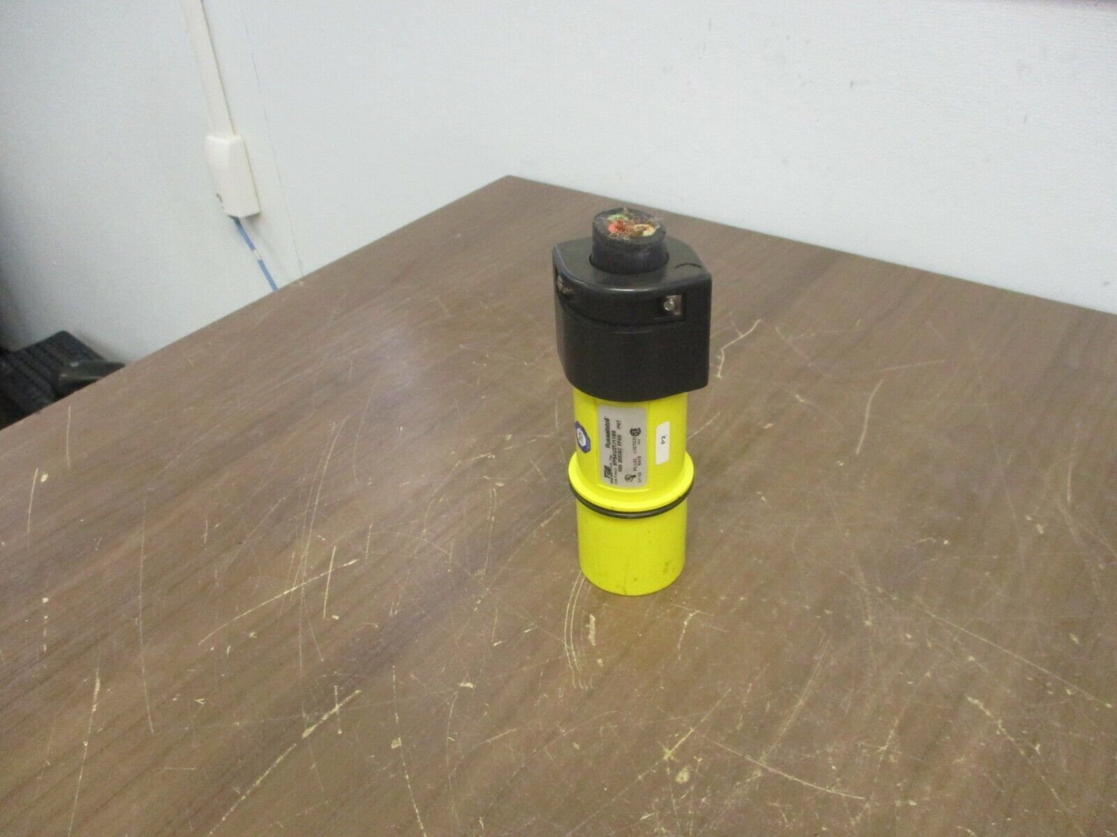 Thomas & Betts Russellstoll Plug 9P54U2T / 1100 50A 250V 3P 4W Used *No Bushing*