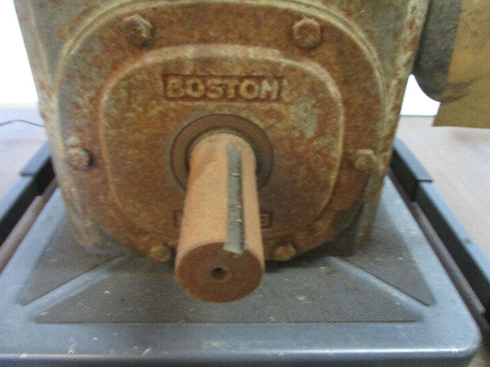 Boston Gear Reducer F732-60-B7-G Ratio: 60:1 1.380HP In 1995 LB-In Torque Used