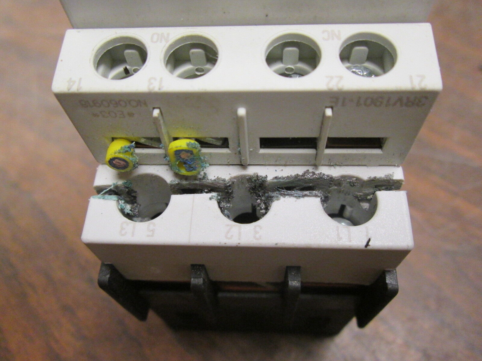Siemens Sirius Motor Protector 3RV1021-1GA10 Trip: 4.5-6.3A 600V, Used