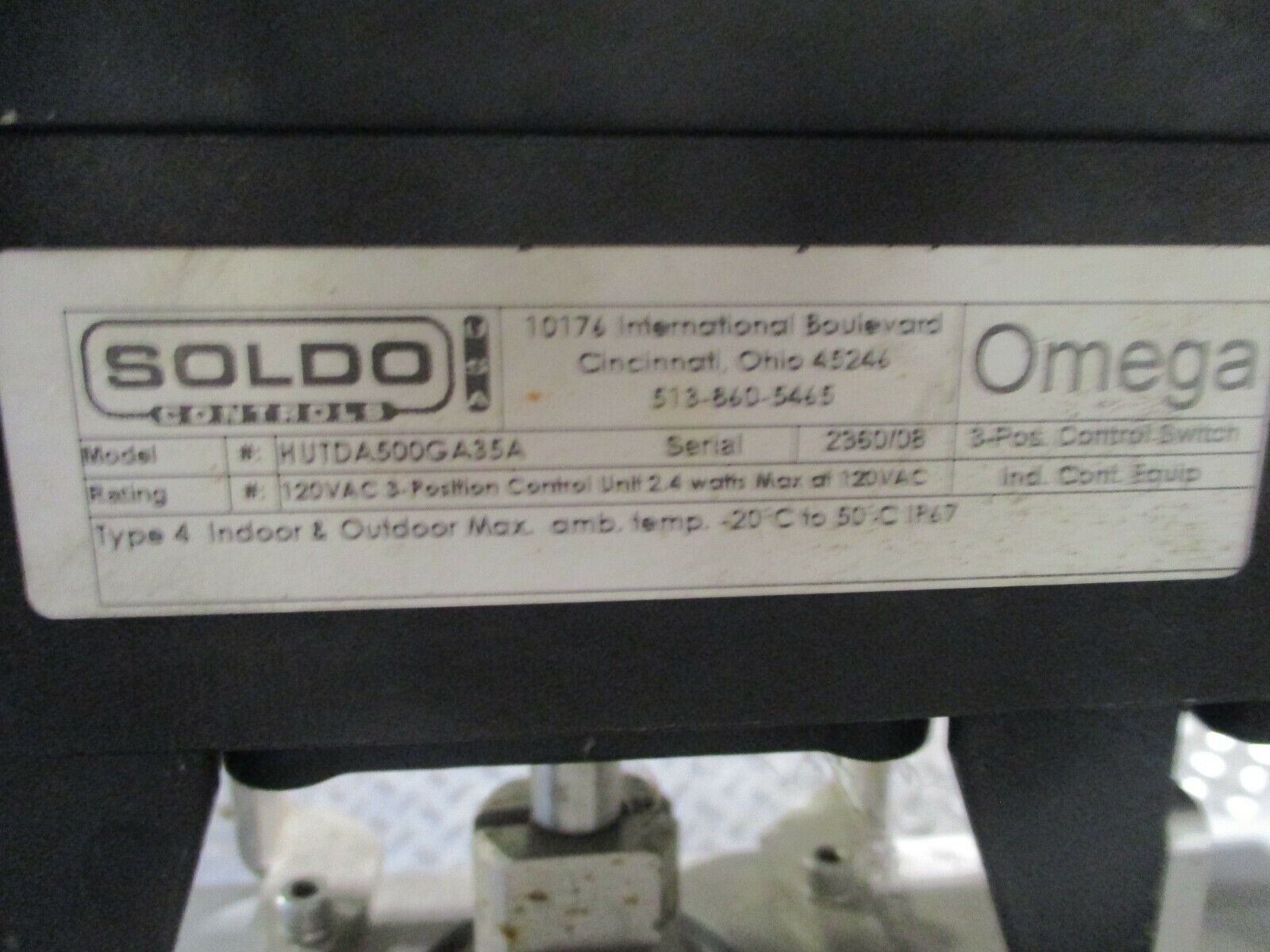 Bi-Torq Actuated Valve w/ Positioner UT41DA180 Size: 3" Used *Some Shelf Wear*