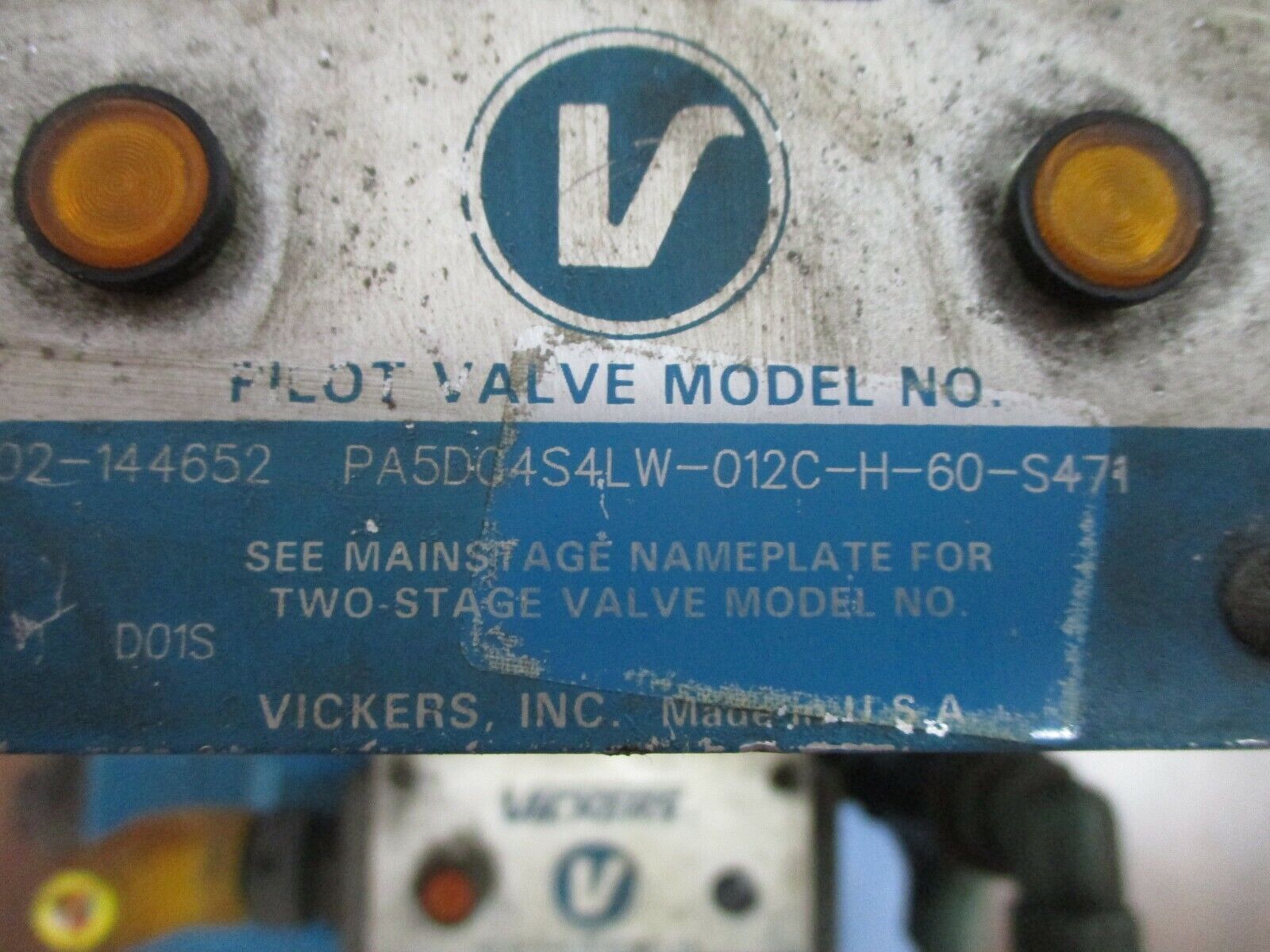 Vickers Pilot Valve Assembly PA5DG4S4LW-012C-H-60-S471 (2) Pilot Valves Used