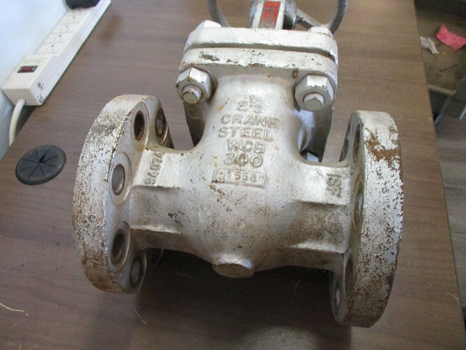 Crane Gate Valve 33XUF*024 Size: 2 1/2" Class: 300 Body: WCB Seat: HF Used