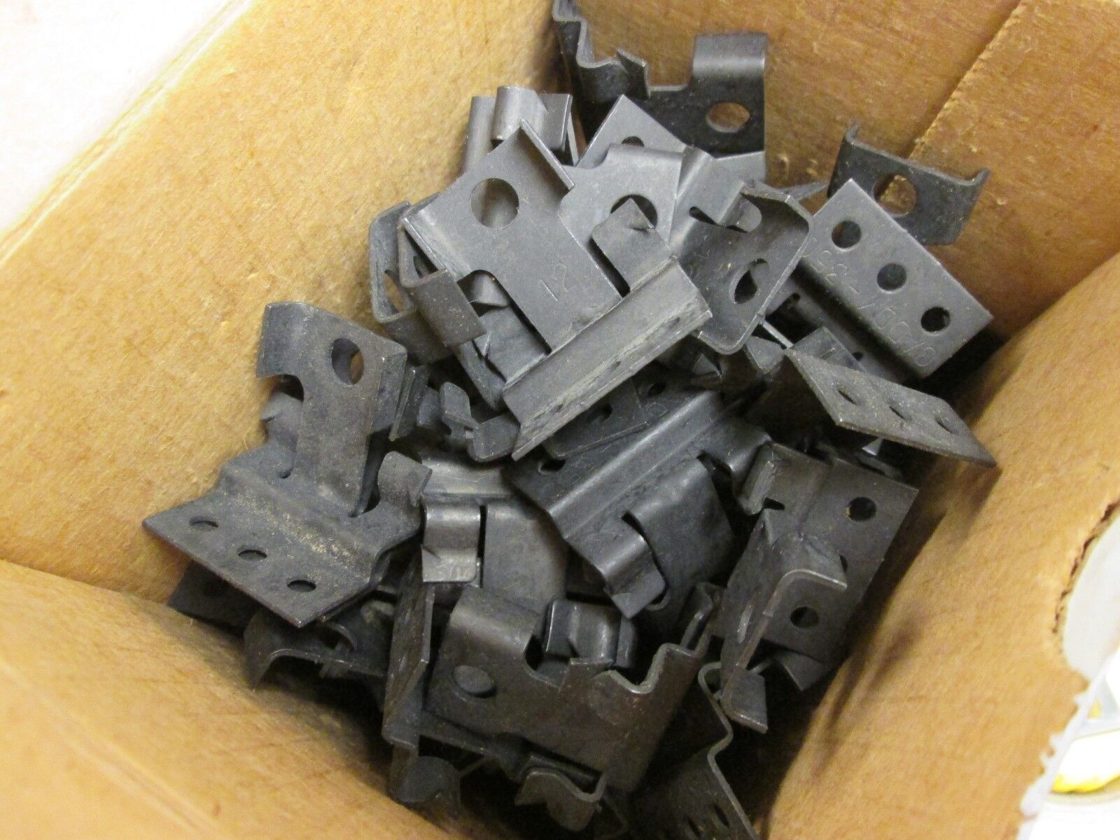 Caddy Metal Stud Box Support 350 Approx 130 Pcs New Surplus