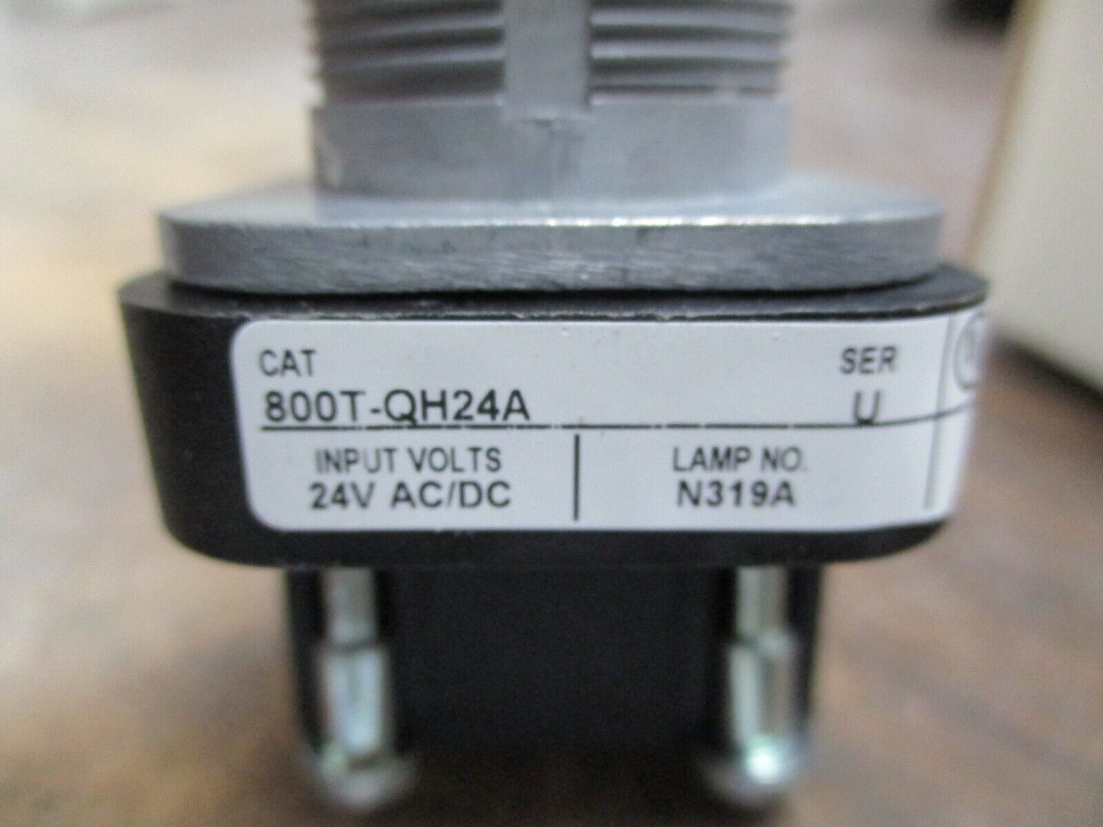 Allen-Bradley 800T Pilot Light 800T-QH24A 24V Amber *Missing Gasket* New Surplus