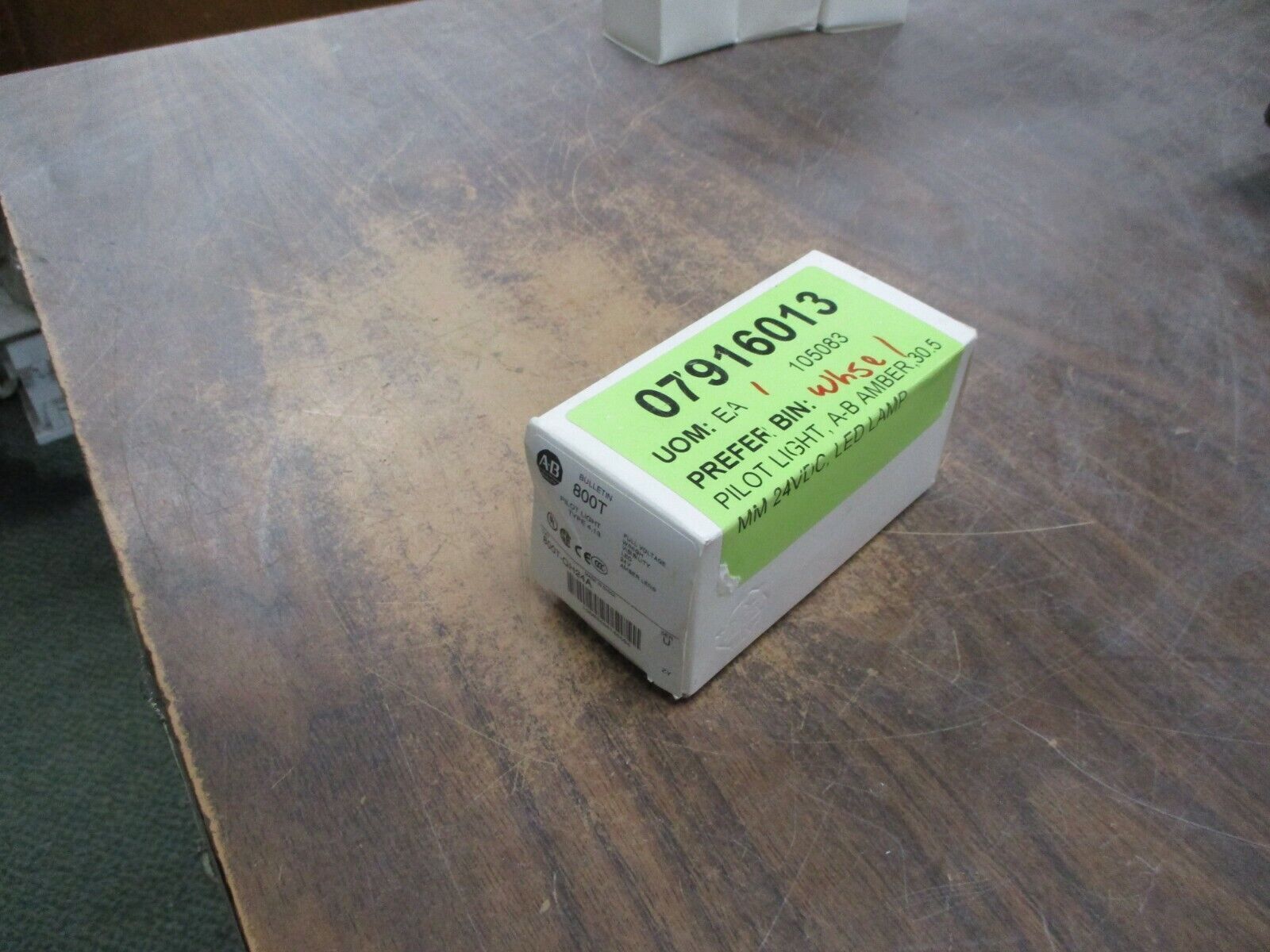 Allen-Bradley 800T Pilot Light 800T-QH24A 24V Amber *Missing Gasket* New Surplus