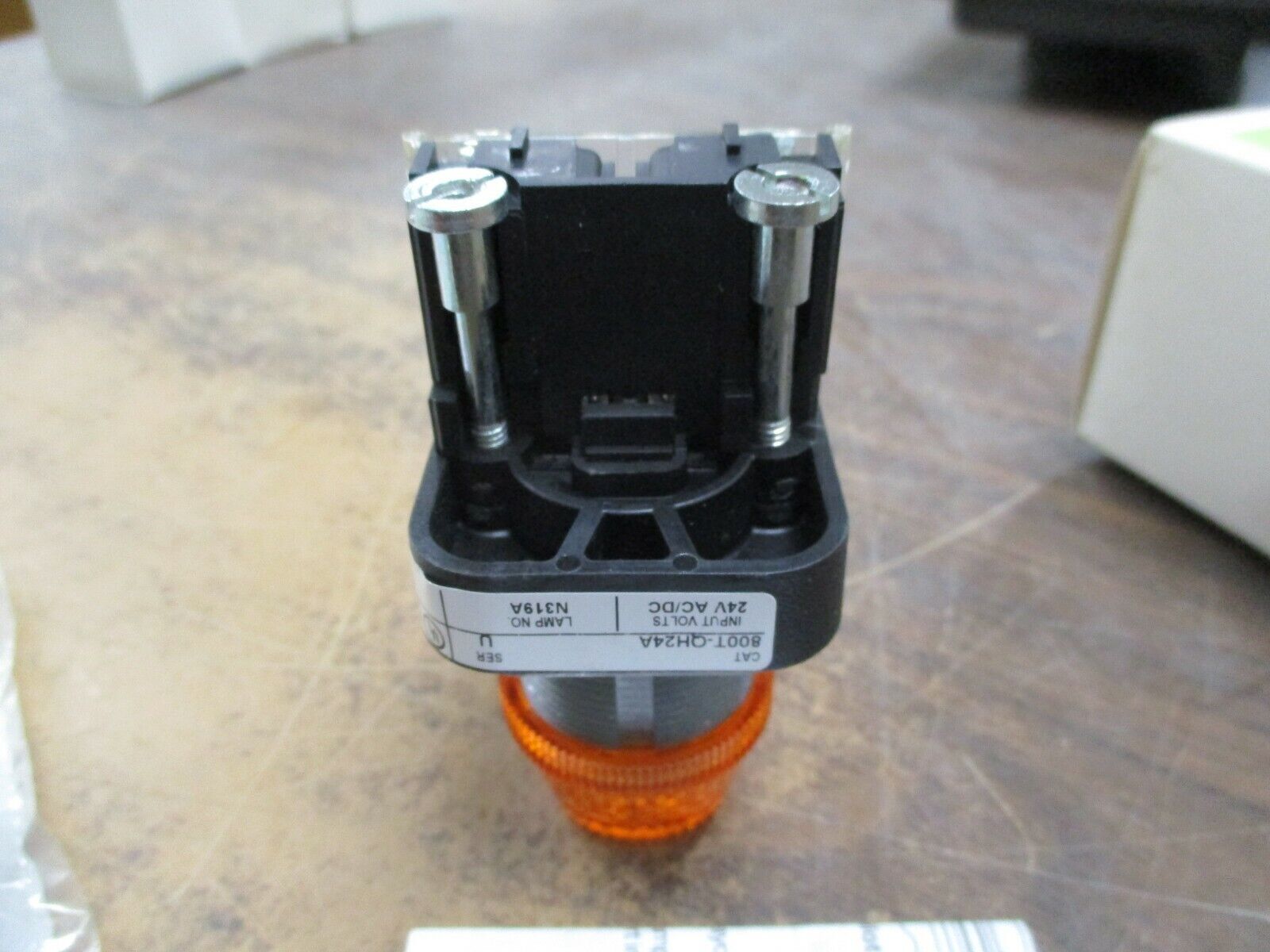 Allen-Bradley 800T Pilot Light 800T-QH24A 24V Amber *Missing Gasket* New Surplus