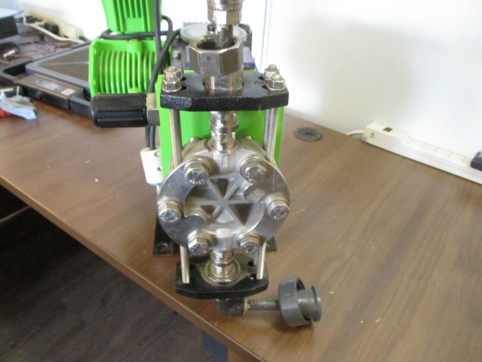 Pulsafeeder Pulsar Diaphragm Metering Pump 25HJ 2.92GPH 1000PSIG 115/230V Used