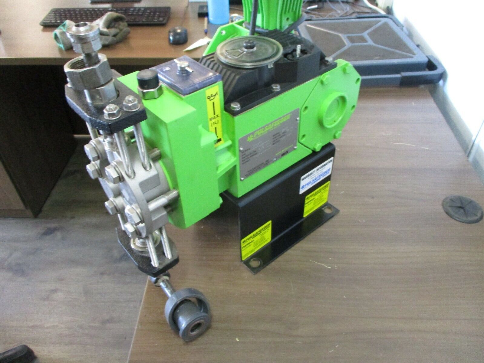 Pulsafeeder Pulsar Diaphragm Metering Pump 25HJ 2.92GPH 1000PSIG 115/230V Used