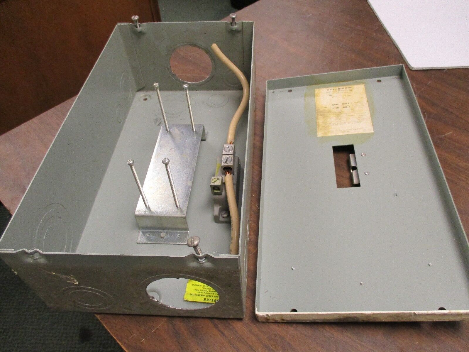 GE Circuit Breaker Enclosure TE100S 100A 600V *Missing Cover Screws* Used