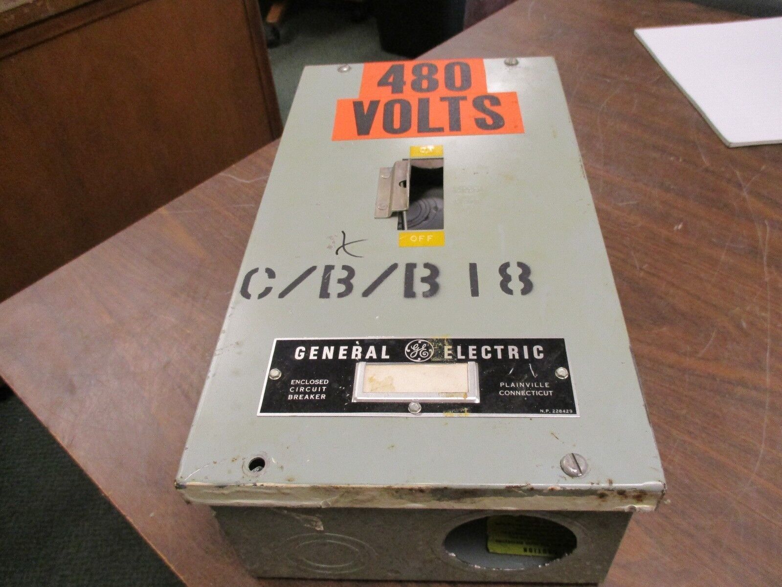 GE Circuit Breaker Enclosure TE100S 100A 600V *Missing Cover Screws* Used