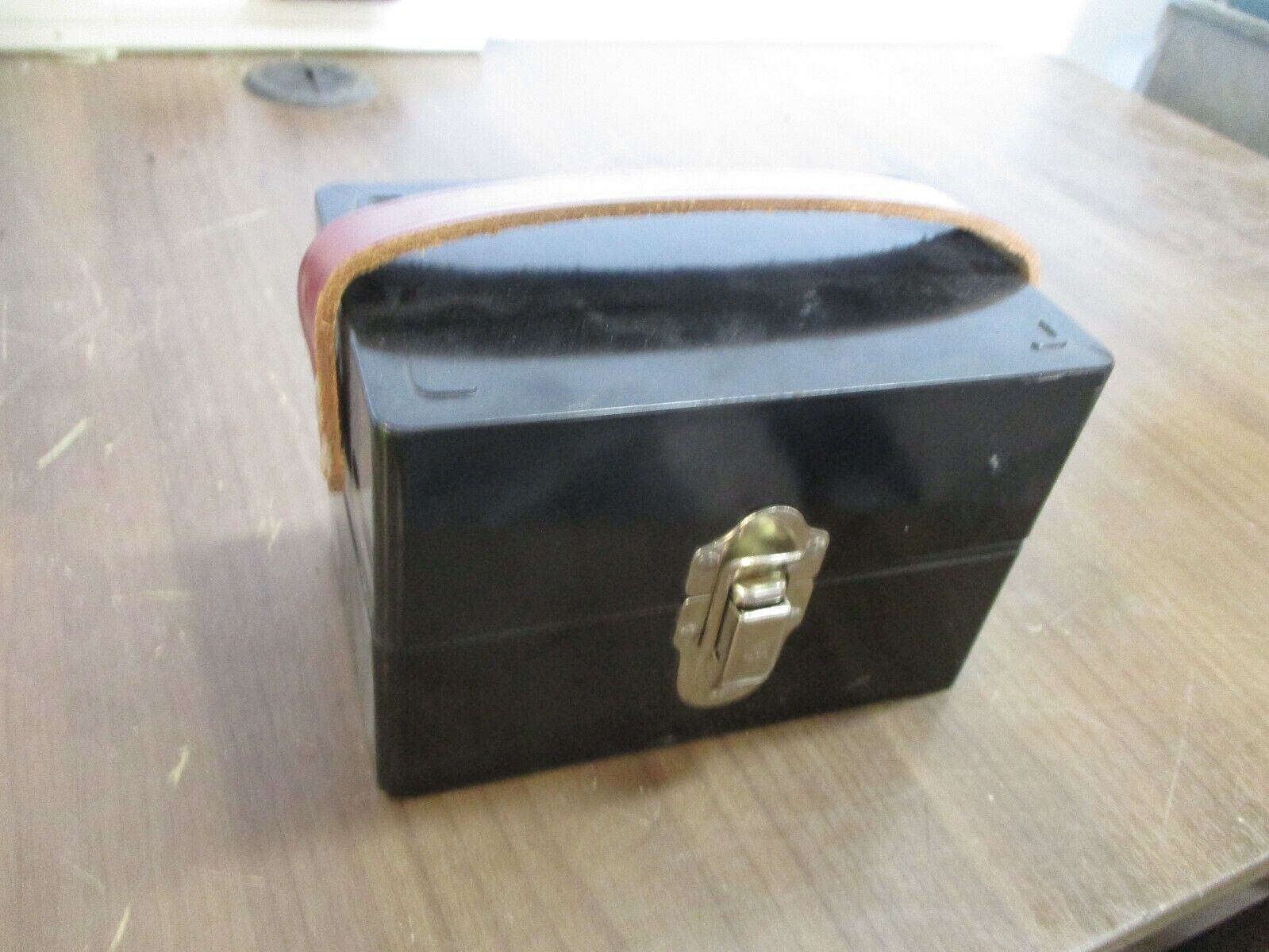 Jewell Electrical Plaster-Eye Electronic Outlet Locator 72T *Cracked Case* Used