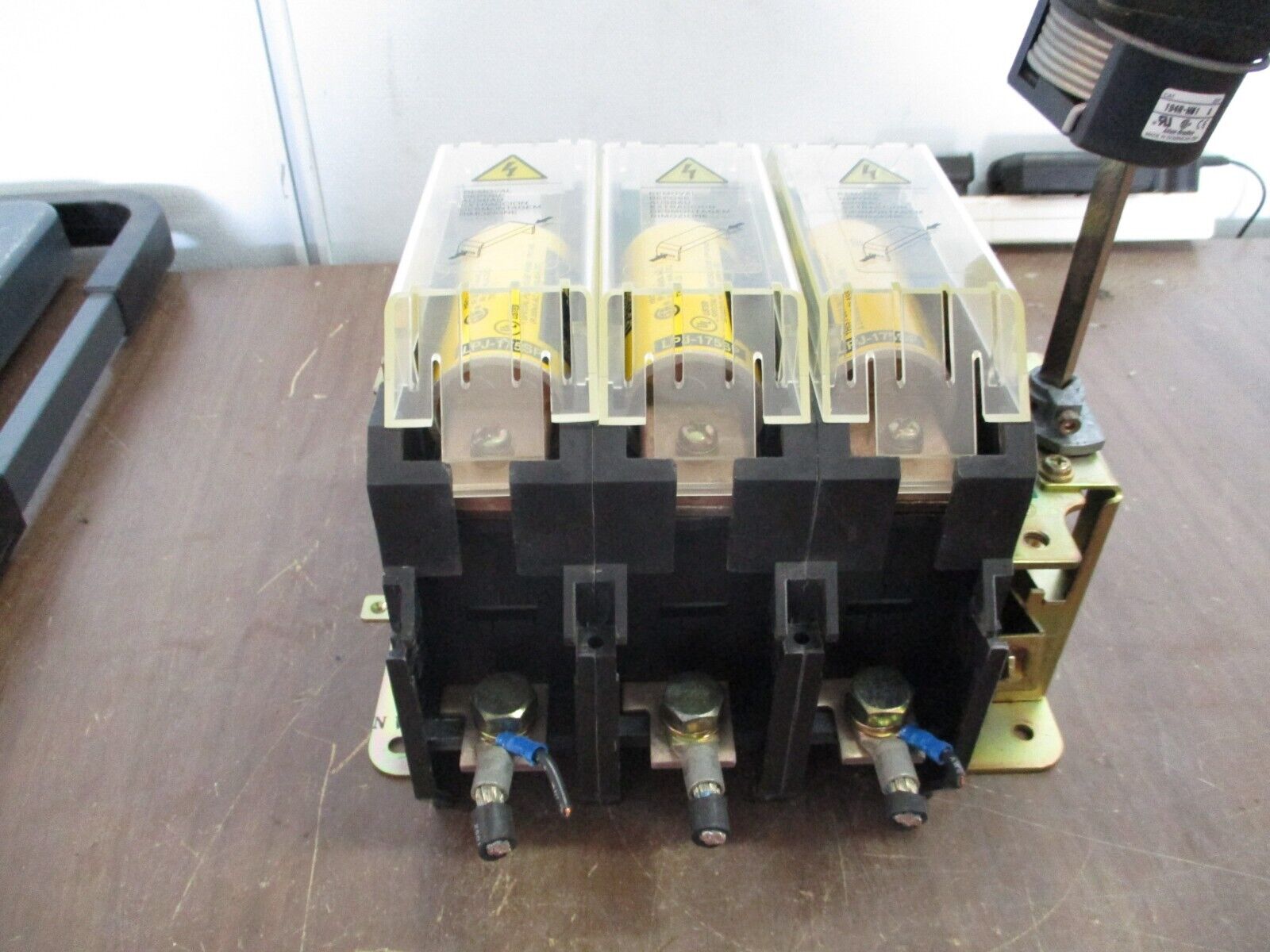 Allen-Bradley Fusible Disconnect Switch 194R-NN200P3 Ser. B 200A 600V 3P Used