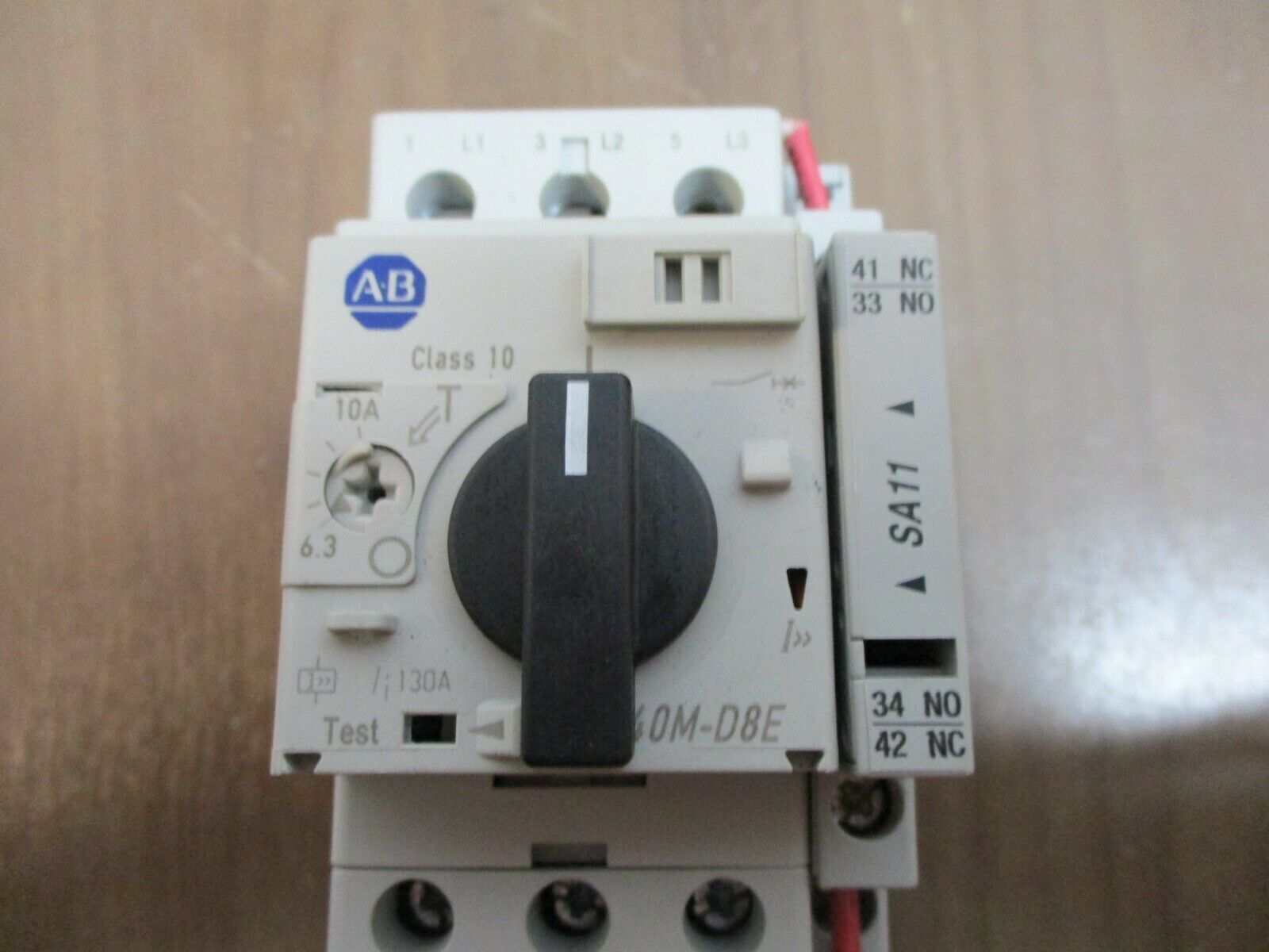Allen-Bradley Manual Starter 140M-D8E-C10 Ser. C Trip: 6.3-10A w/Aux Contact