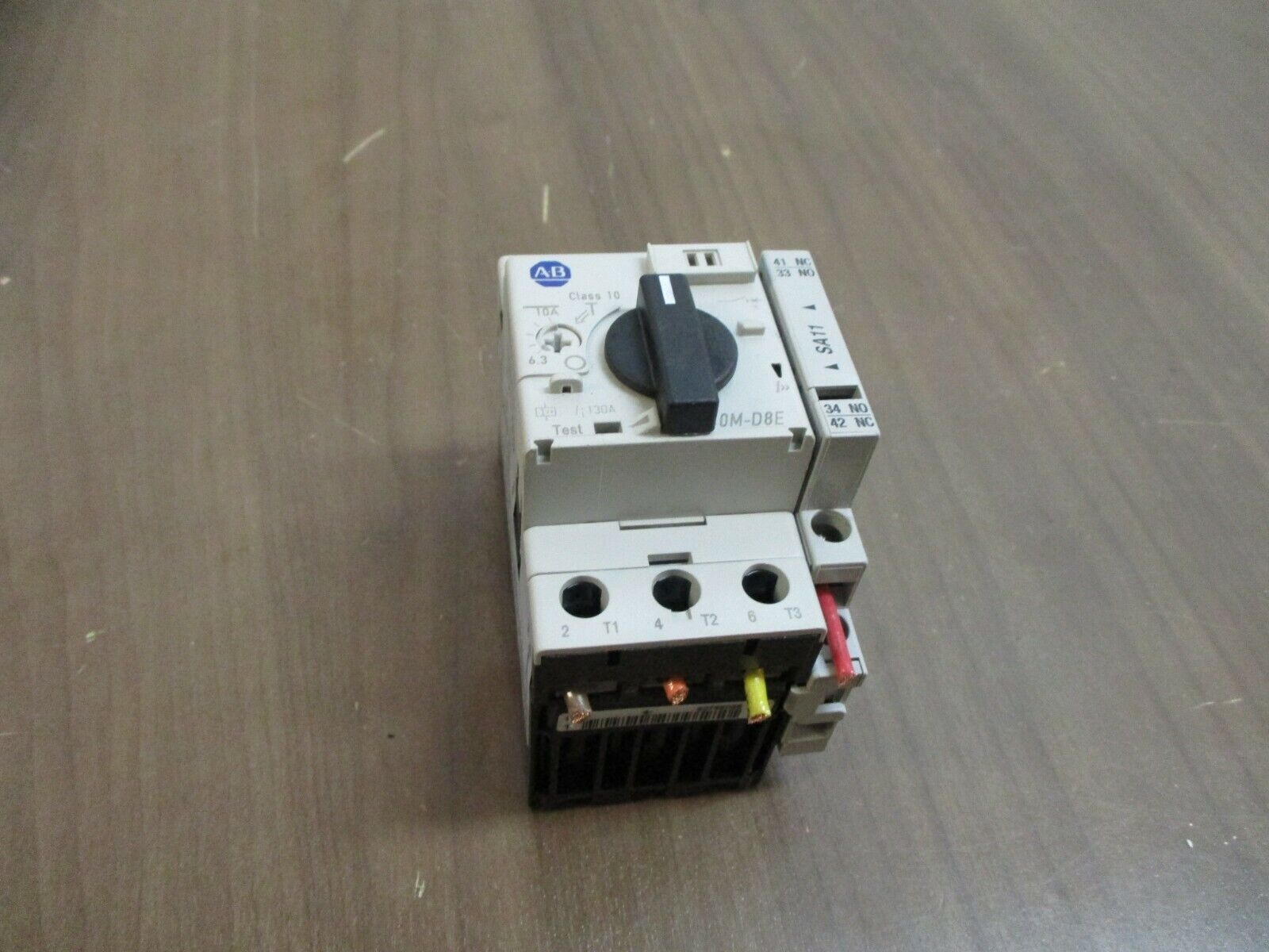 Allen-Bradley Manual Starter 140M-D8E-C10 Ser. C Trip: 6.3-10A w/Aux Contact