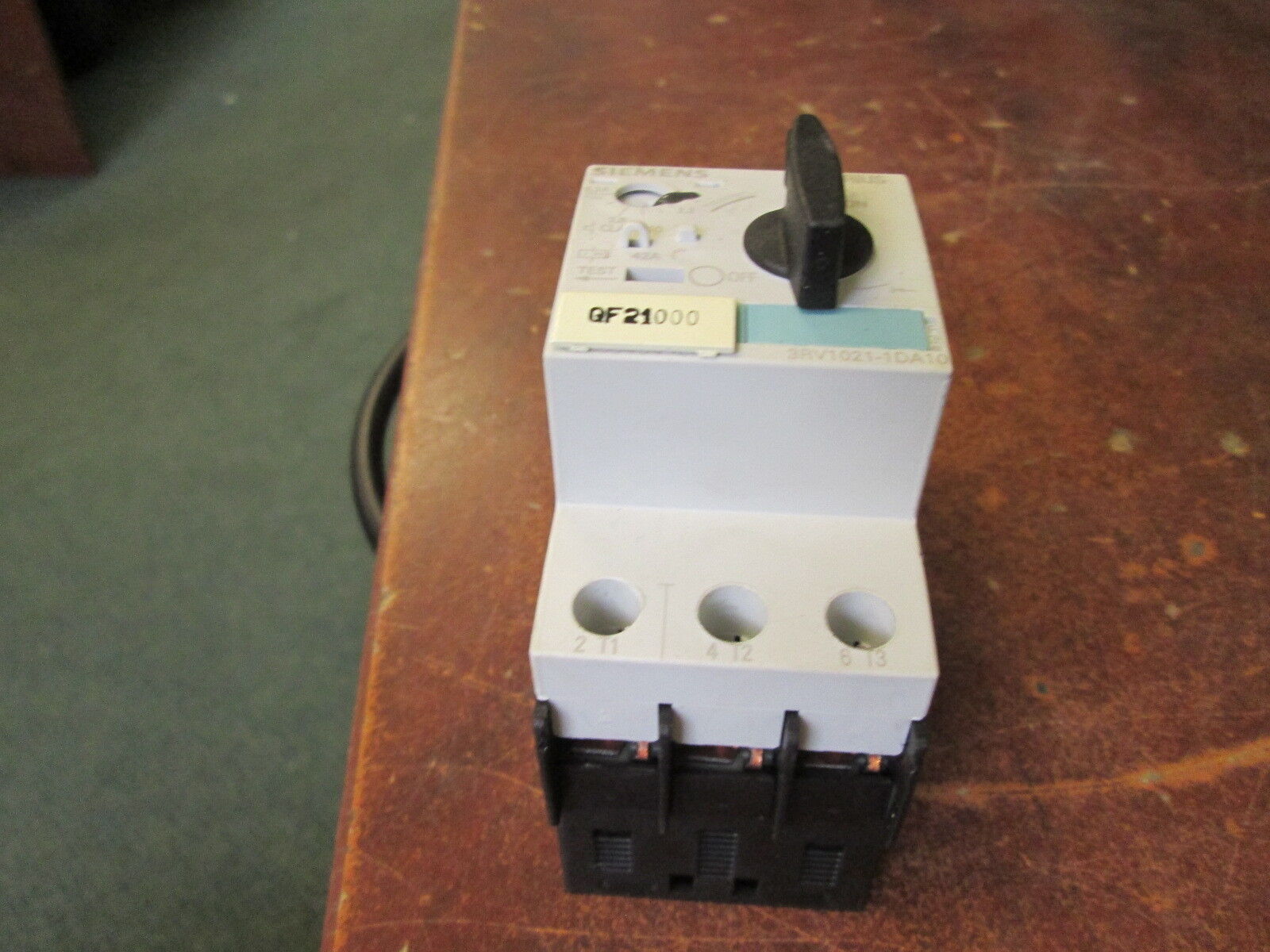 Siemens Sirius Motor Protector 3RV1021-1DA10 Trip: 2.2-3.2A 600V Used