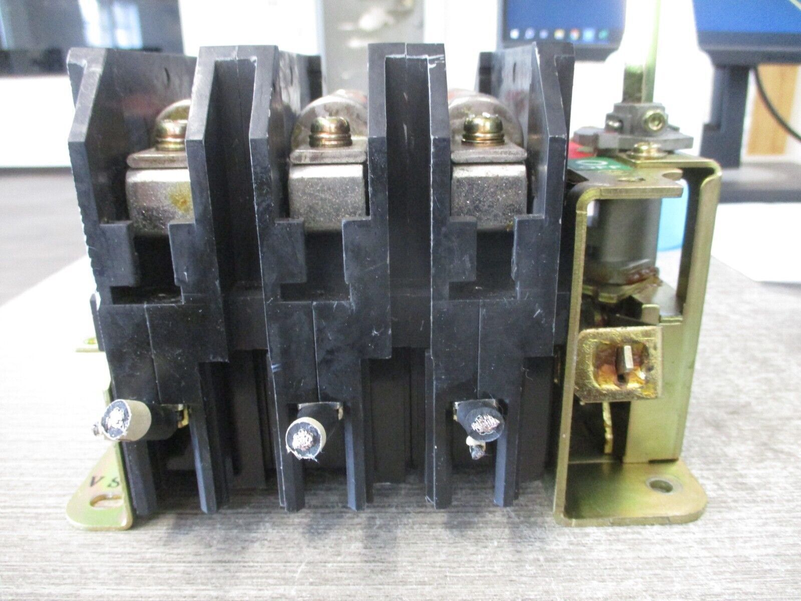 Allen-Bradley Fusible Disconnect Switch 194R-NJ100P3 Ser. B 100A 600V 3Ph Used.