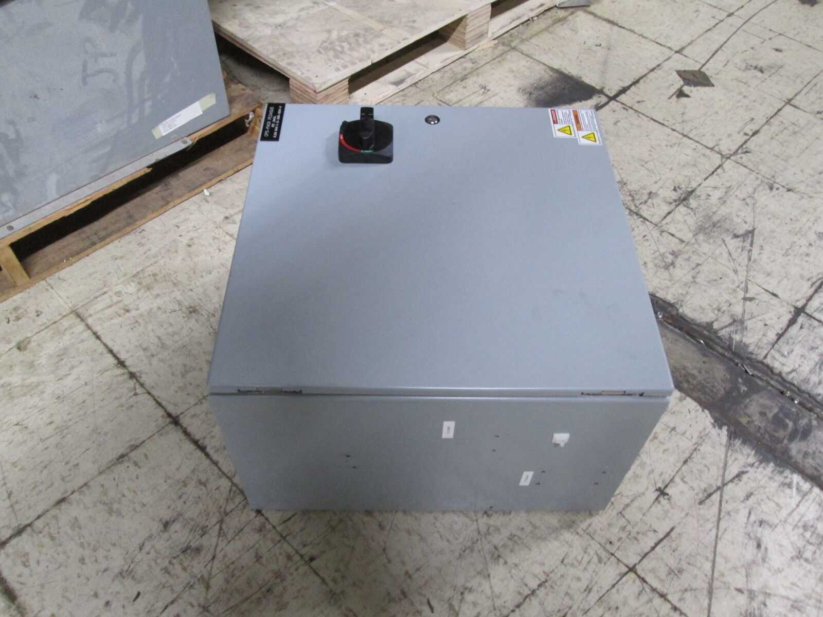 Hoffman Concept Enclosure w/ Disconnect CSD202012 Type 4,12 Size: 20x20x12" Used