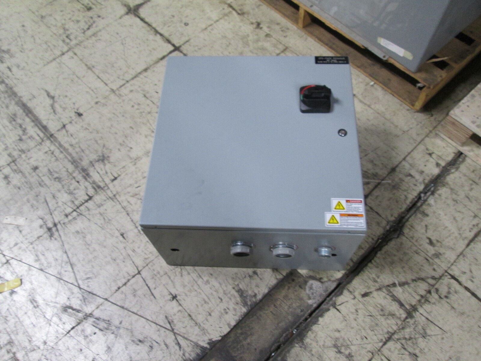 Hoffman Concept Enclosure w/ Disconnect CSD202012 Type 4,12 Size: 20x20x12" Used