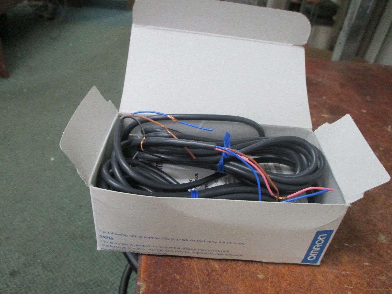 Omron Photoelectric Switch E3S-5EE41 12-24VDC E3S-5DE41 Transmitter New Surplus