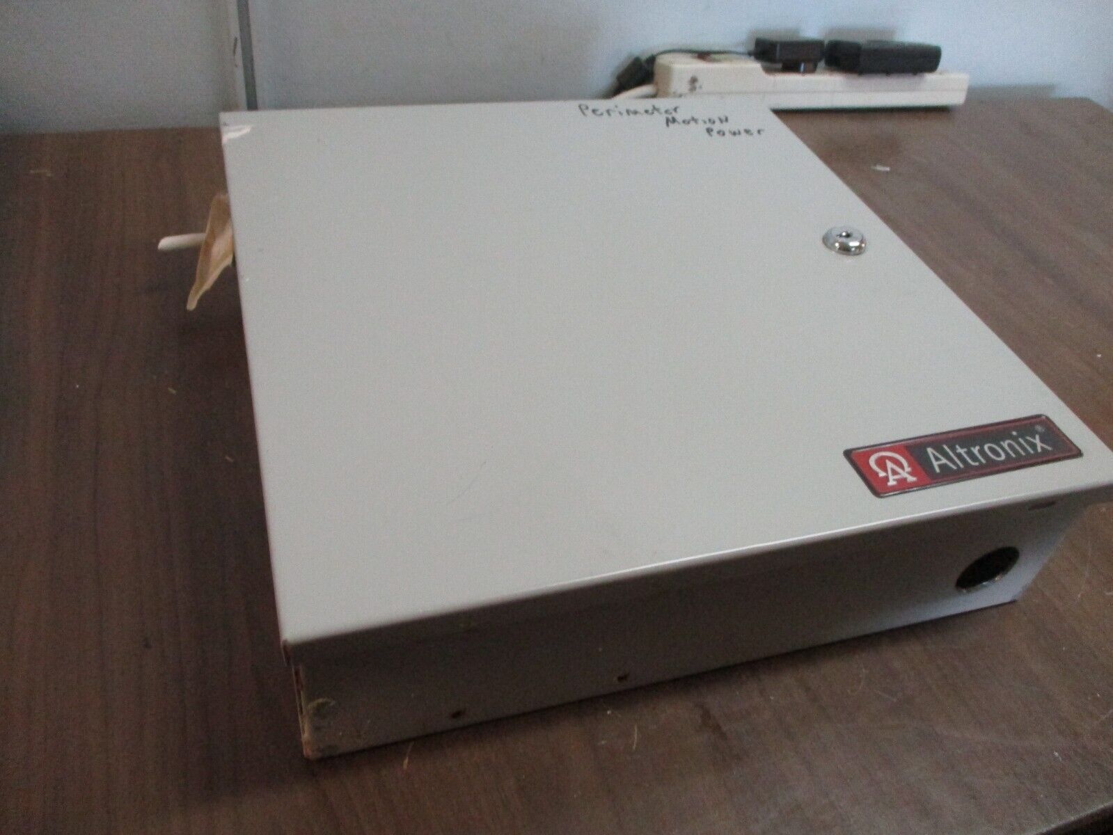 Altronix Power Supply / Charger AL600ULX 12/24VDC Used