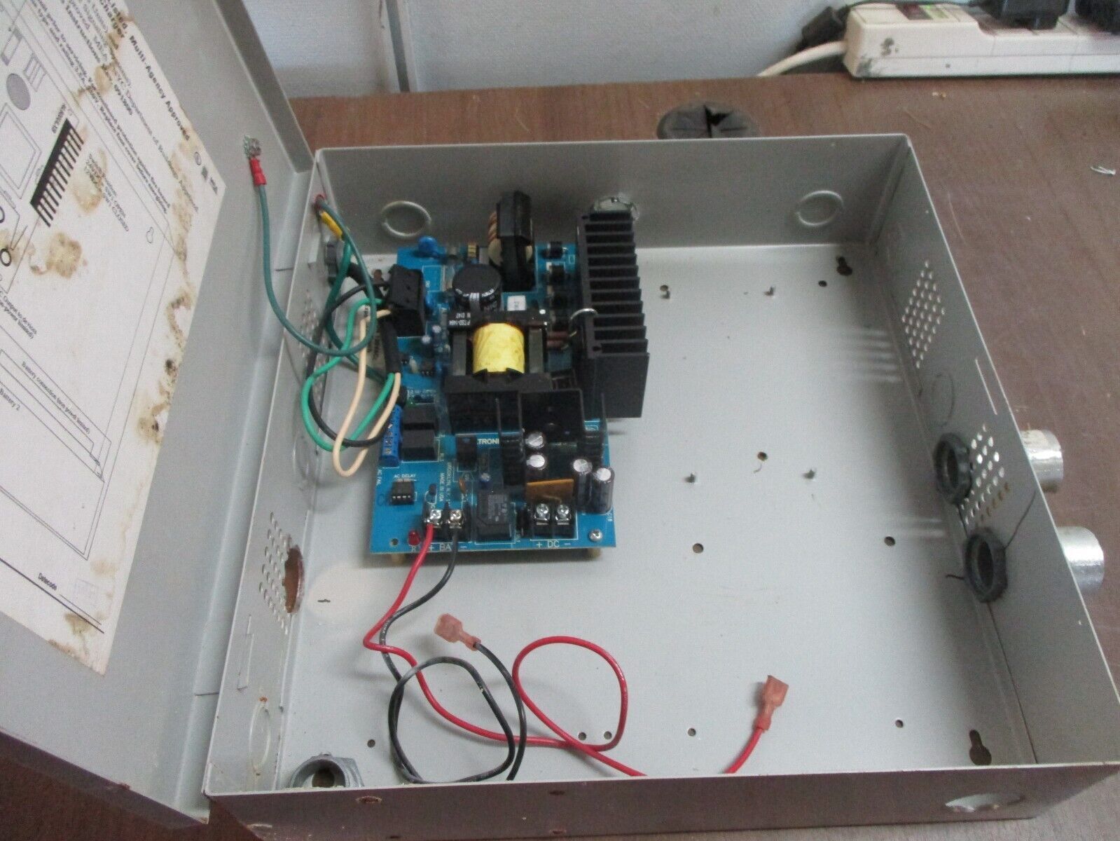 Altronix Power Supply / Charger AL600ULX 12/24VDC Used