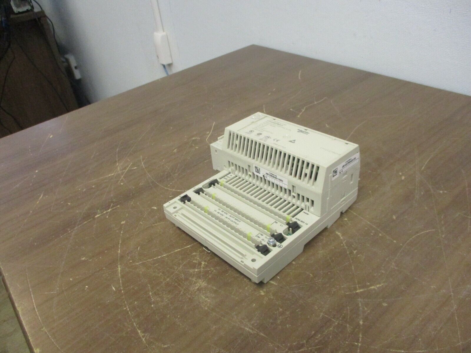 Schneider Electric TSX Momentum Processor w/ I/O Base 171CCC78010 512K Used