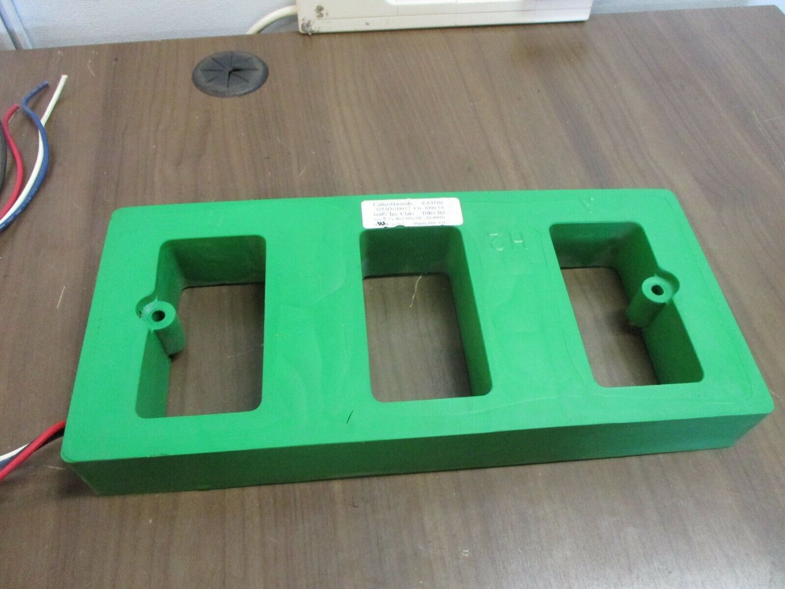 Eaton Cutler-Hammer Ground Fault Sensor 9253C01H03 Ratio 3000:5A 600V 50-400Hz