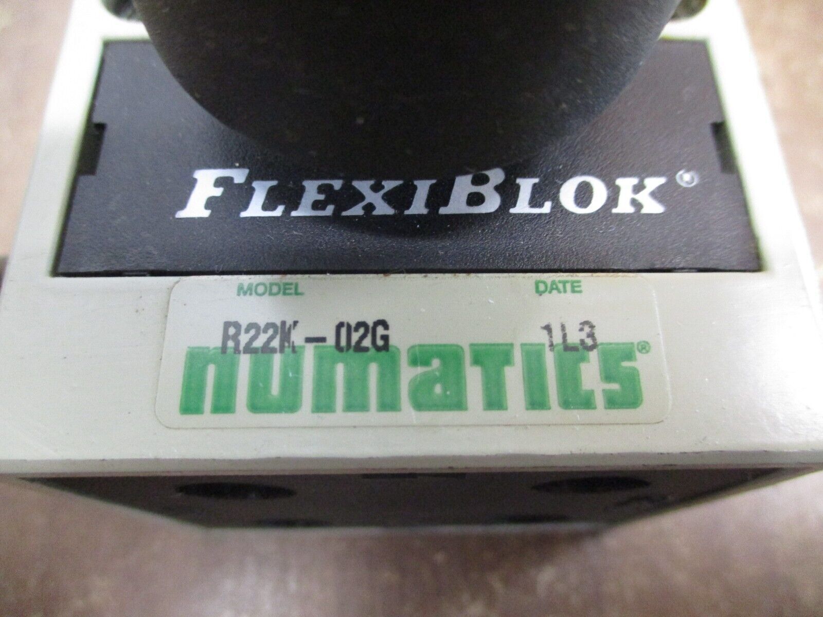 Numatics Flexiblok Pneumatic Regulator Valve R22K-02G Used