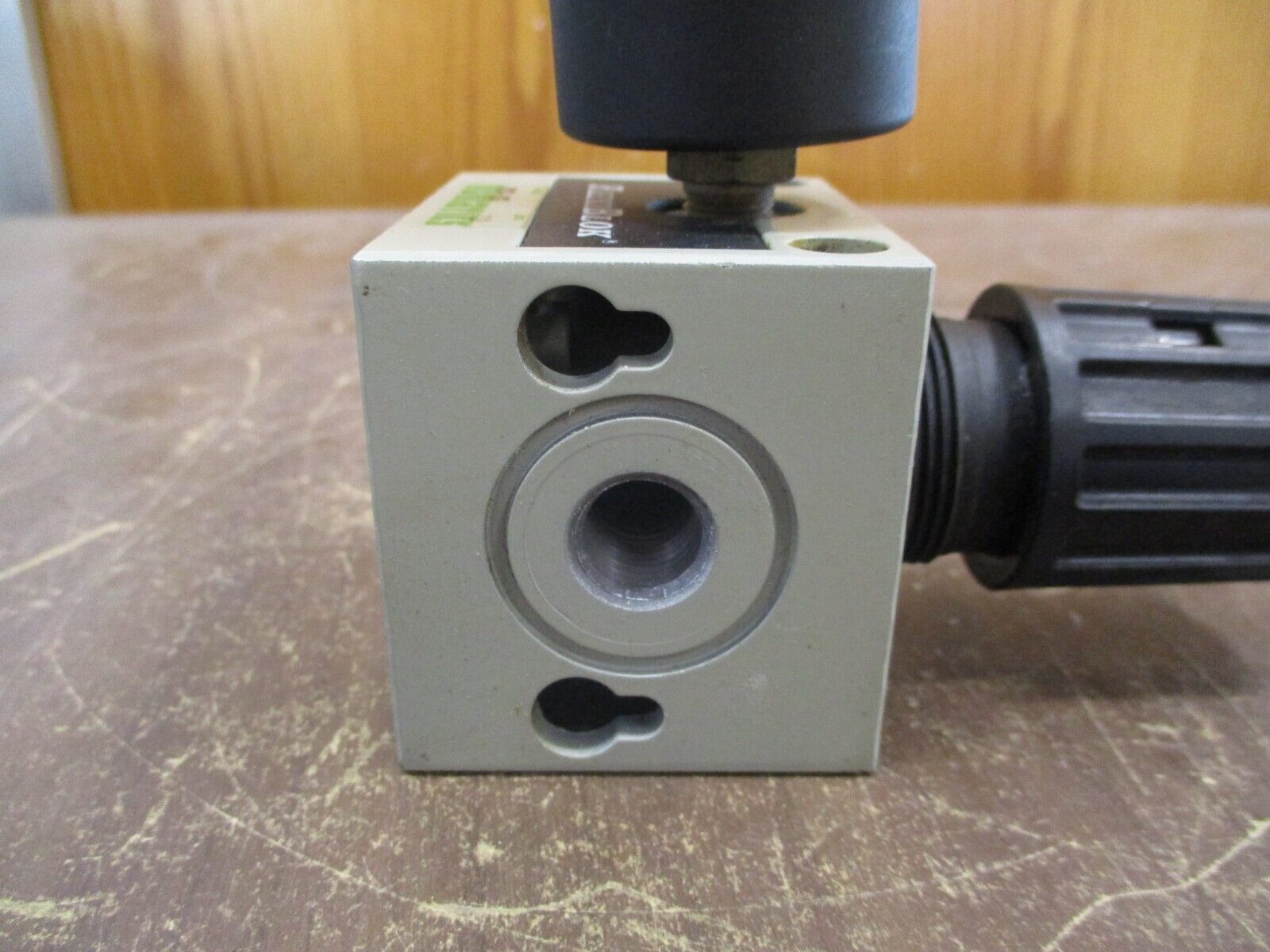 Numatics Flexiblok Pneumatic Regulator Valve R22K-02G Used