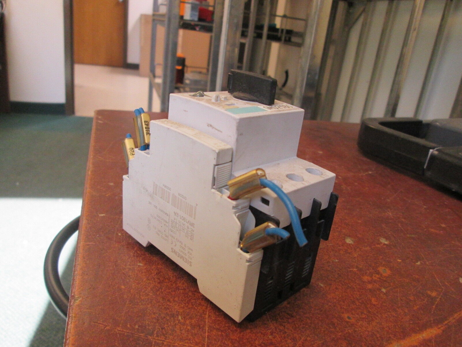 Siemens Sirius Motor Protector 3RV1021-1HA10 Trip: 5.5-8A 600V w/Aux Contact