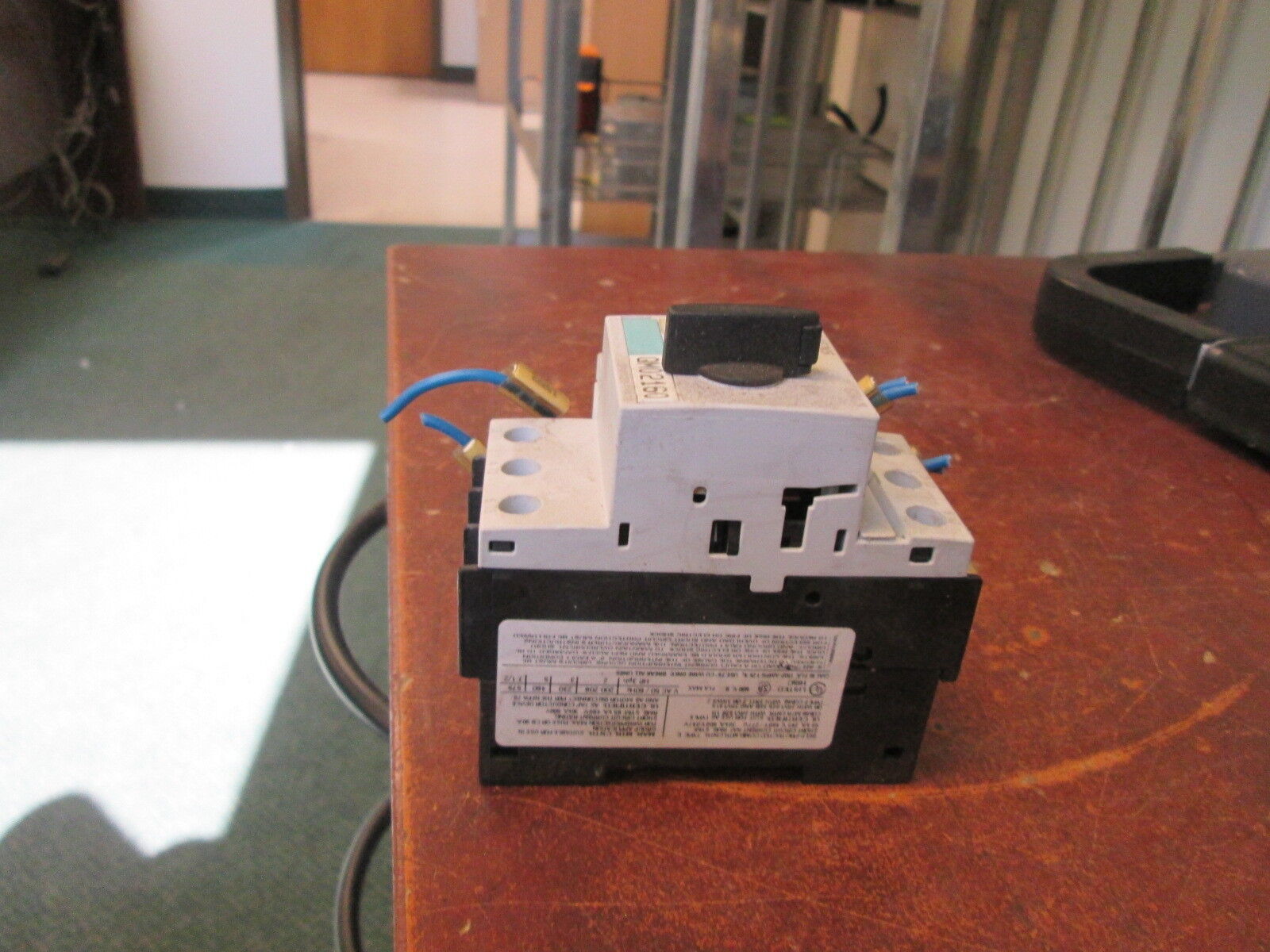 Siemens Sirius Motor Protector 3RV1021-1HA10 Trip: 5.5-8A 600V w/Aux Contact