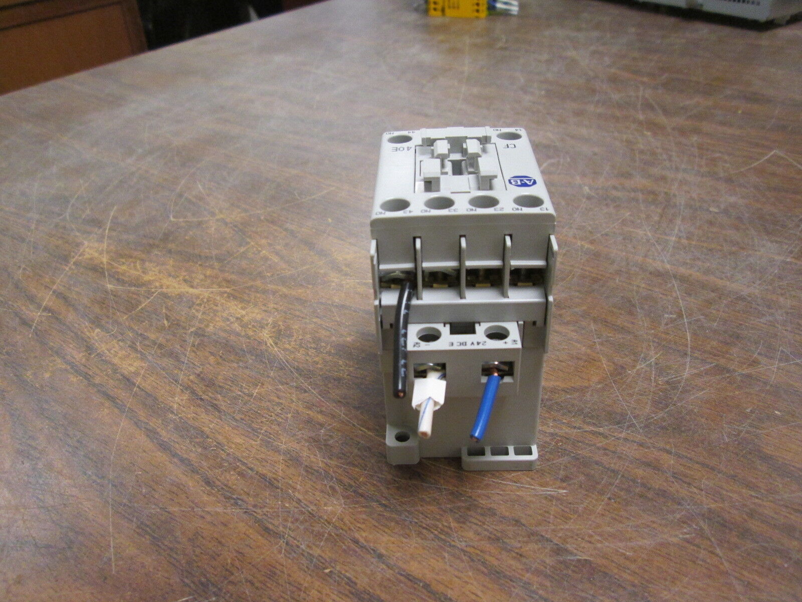 Allen-Bradley Contactor 700-CF400E* 24VDC Coil 25A 600V Used