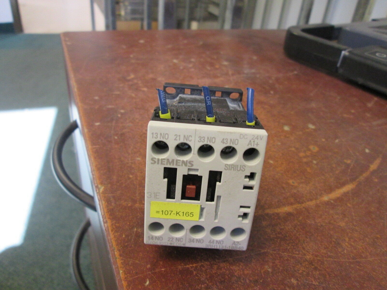 Siemens Sirius Contactor 3RH1131-1BB40 24VDC Coil 10A 600V Used