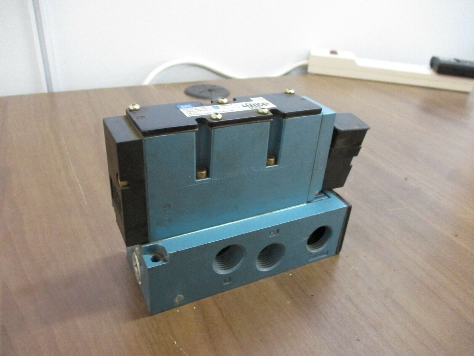 Mac Solenoid Valve 93A-ABA-CAG-DM-DJAJ-1JM 20-120 PSI Used