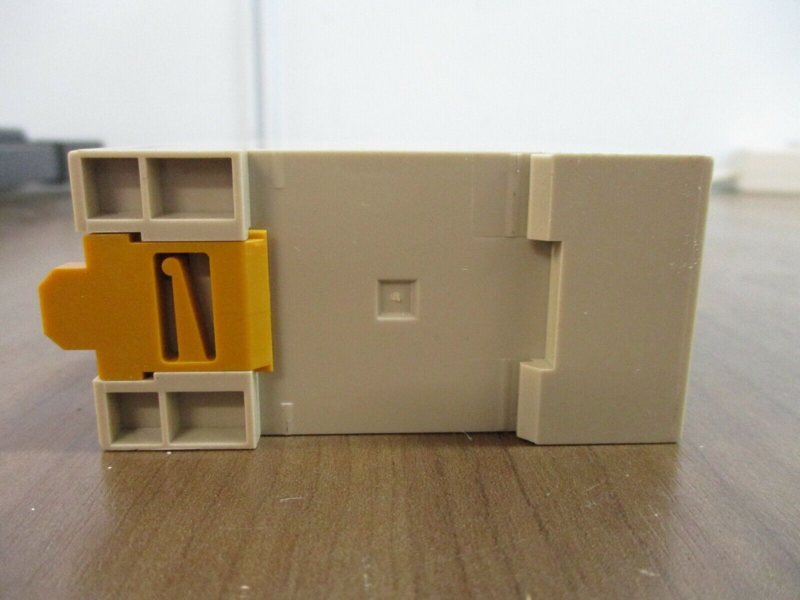 Omron Power Supply S82S-0724 Input: 100-240VAC 50-60Hz 0.25A Used