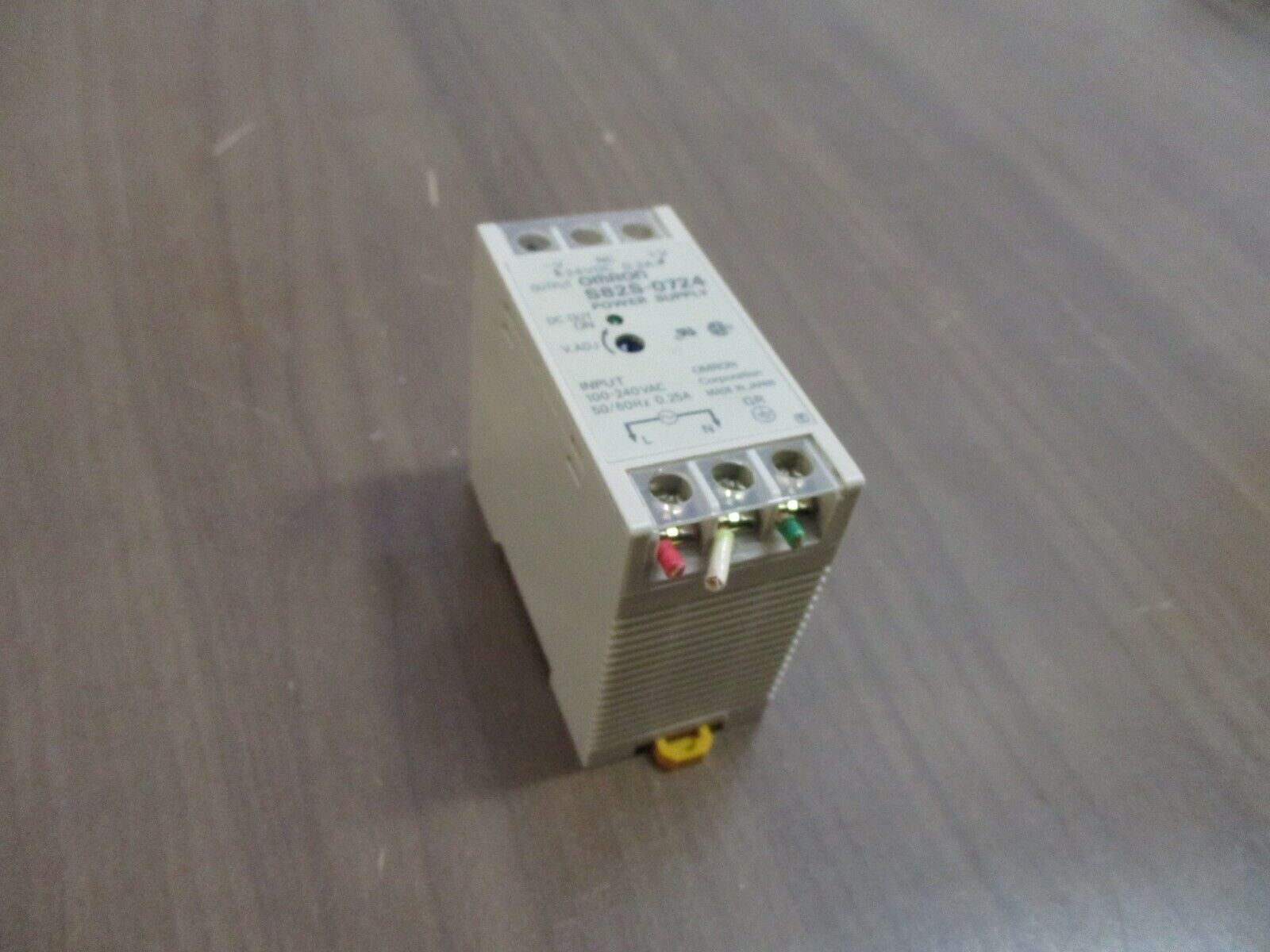 Omron Power Supply S82S-0724 Input: 100-240VAC 50-60Hz 0.25A Used