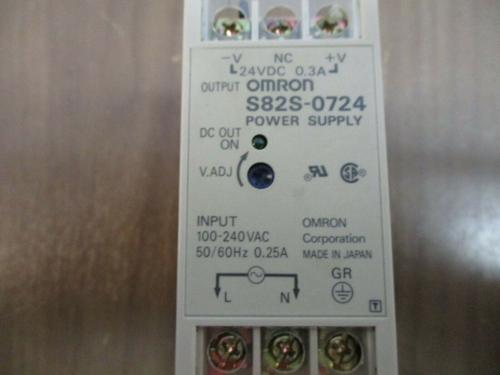 Omron Power Supply S82S-0724 Input: 100-240VAC 50-60Hz 0.25A Used