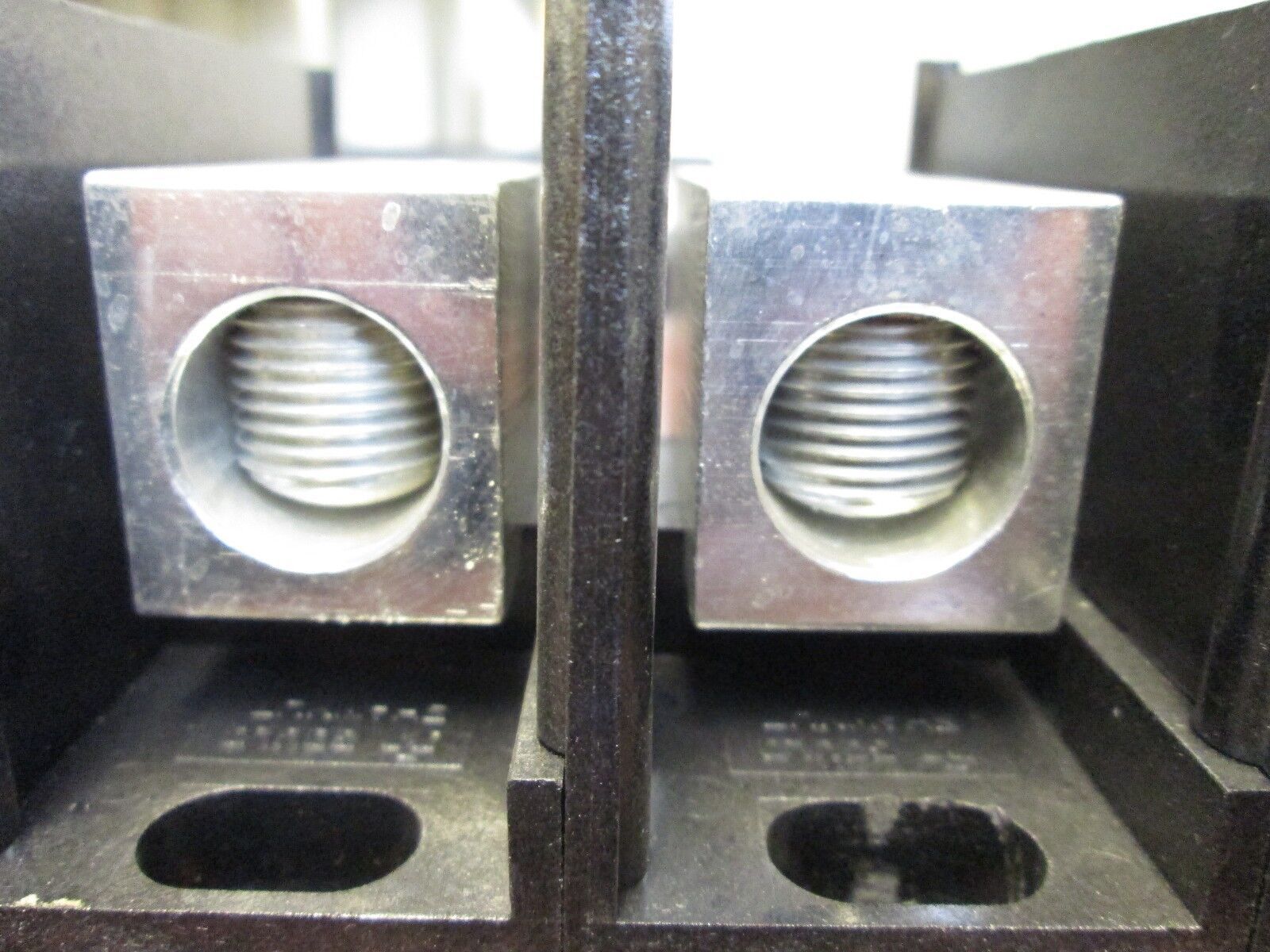 Gould Power Distribution Block 67002 Line(1) 350MCM Load(1) 350MCM 2P 600V