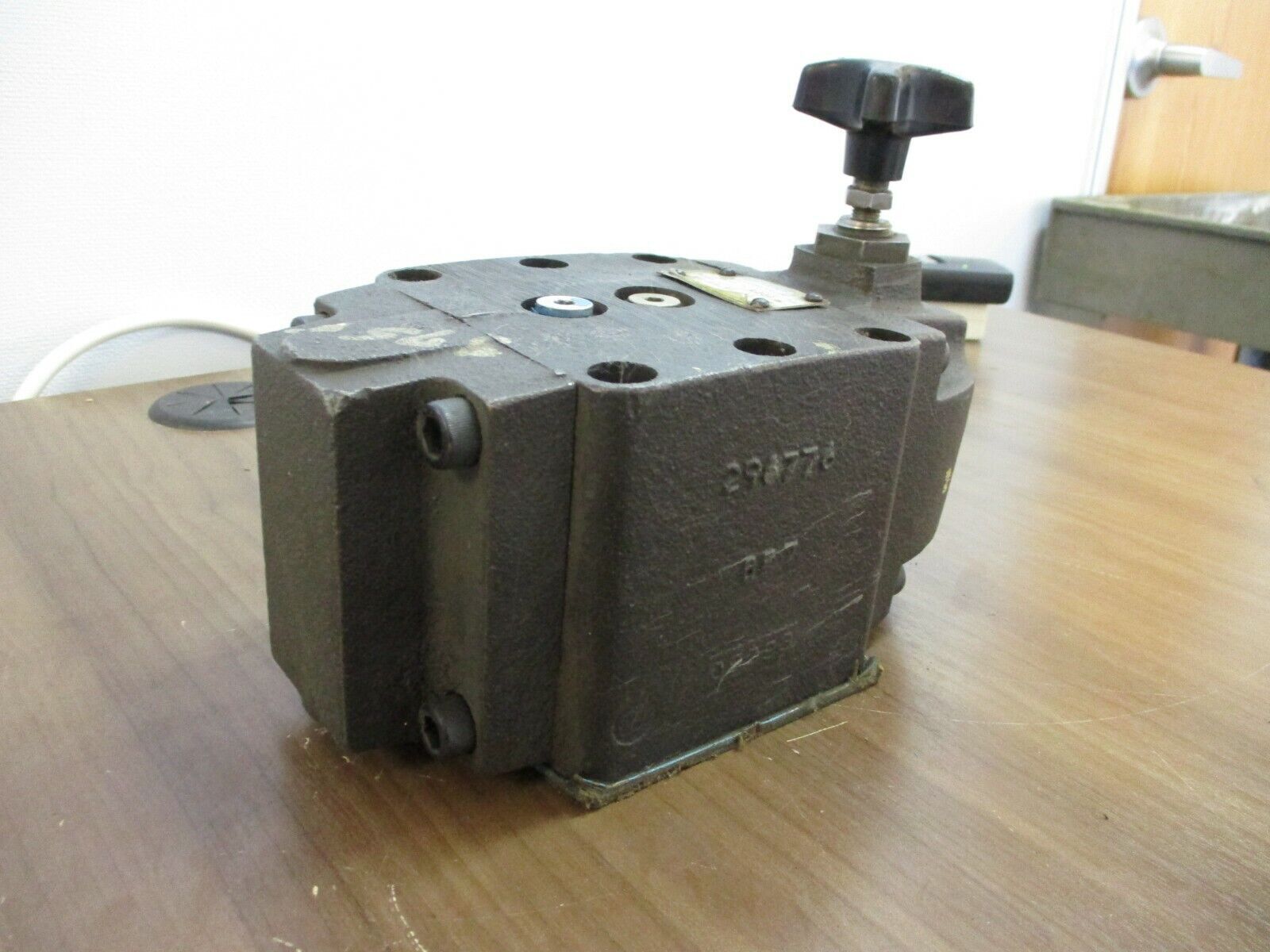 Vickers Reducing Valve XG 10 1F 30 1000 PSI Max Used