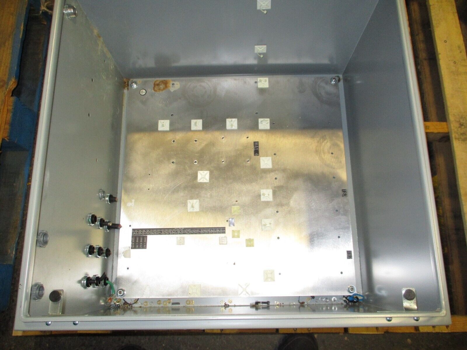 Hoffman Type 4, 12 Enclosure CSD242416/SPL Size: 24" x 24" x 16" *Dented* Used