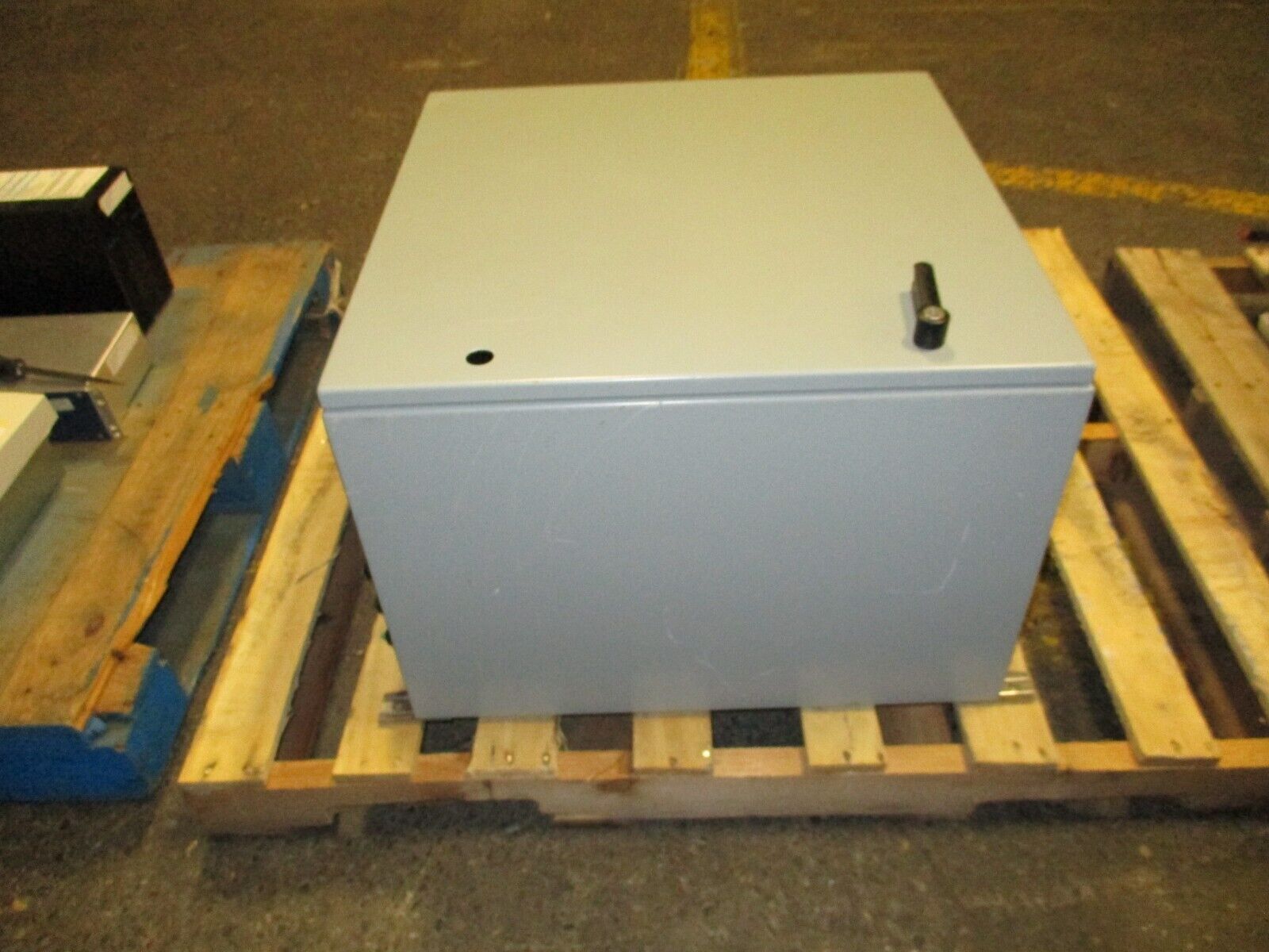 Hoffman Type 4, 12 Enclosure CSD242416/SPL Size: 24" x 24" x 16" *Dented* Used